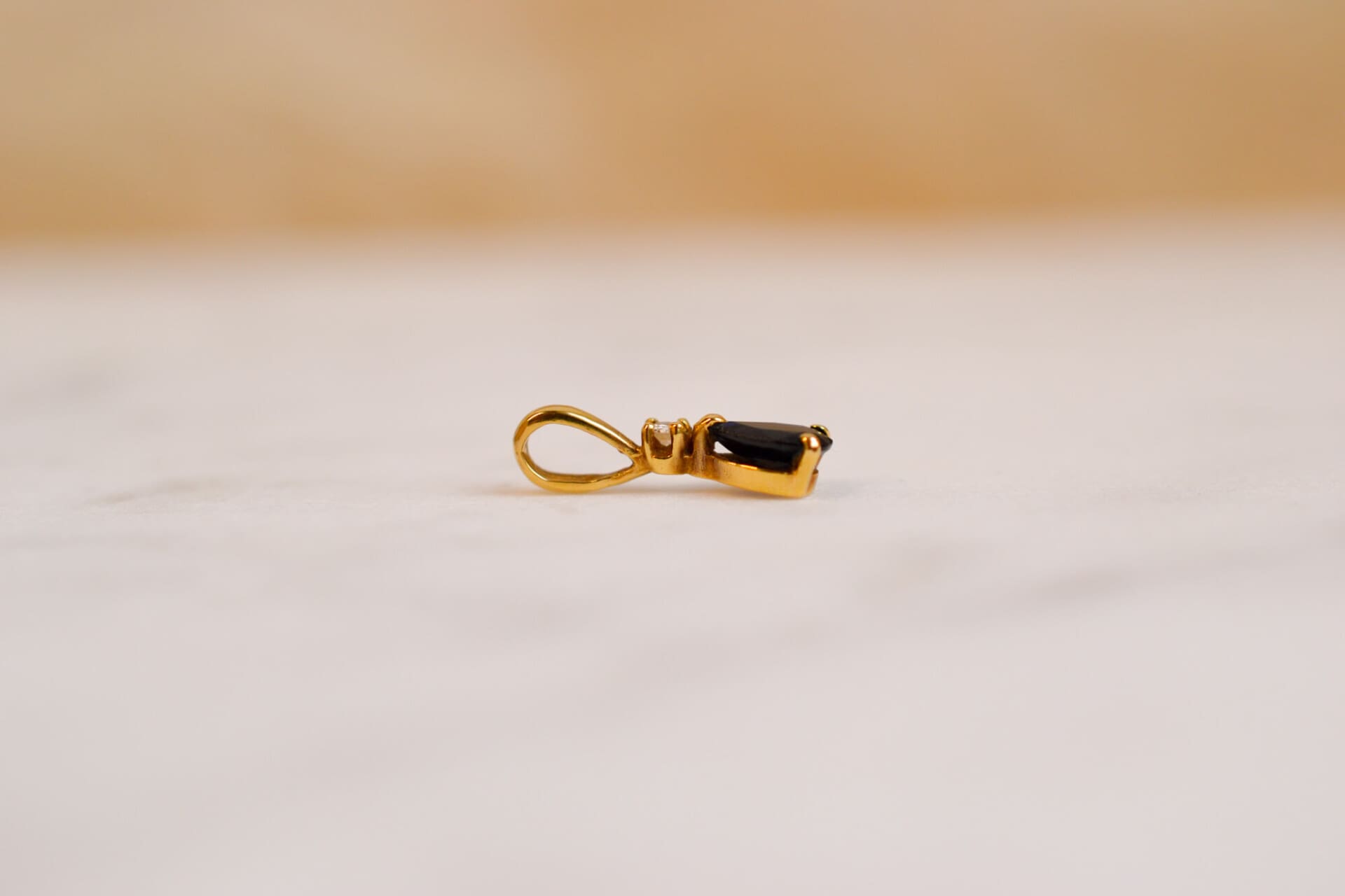 Pendentif Saphir taille poire et Diamant