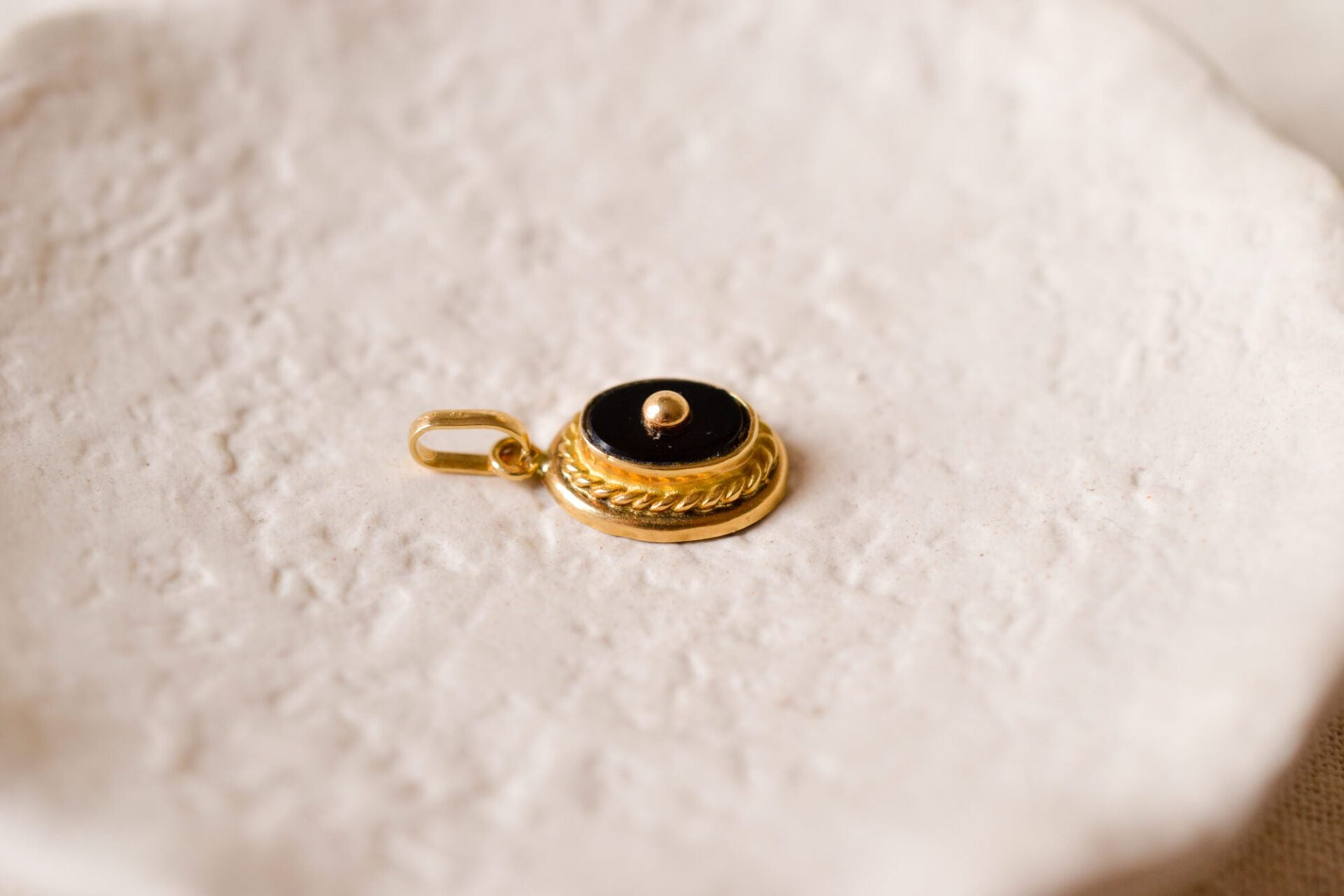 Pendentif Onyx décor torsadé