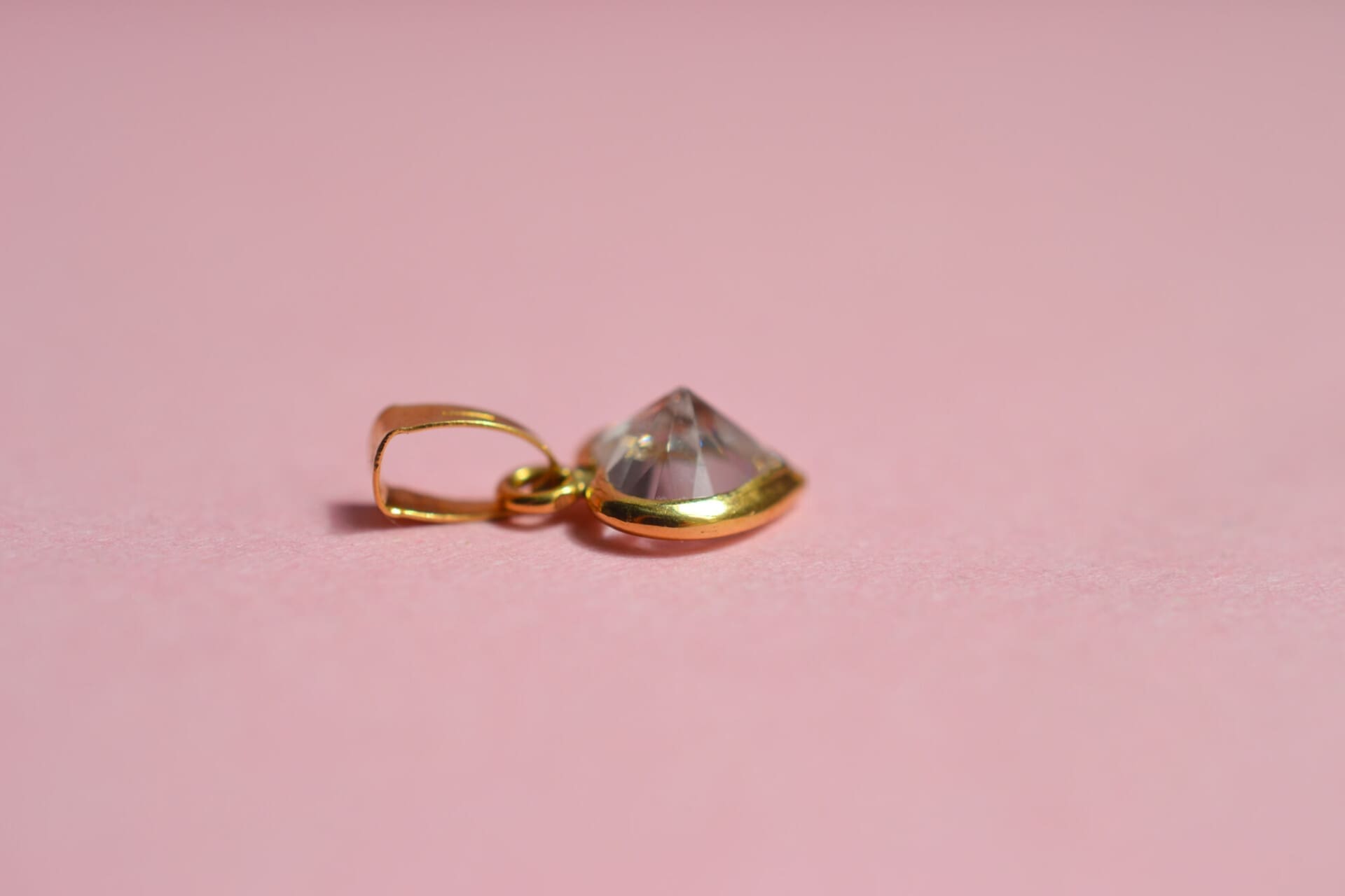 Pendentif coeur pierre blanche