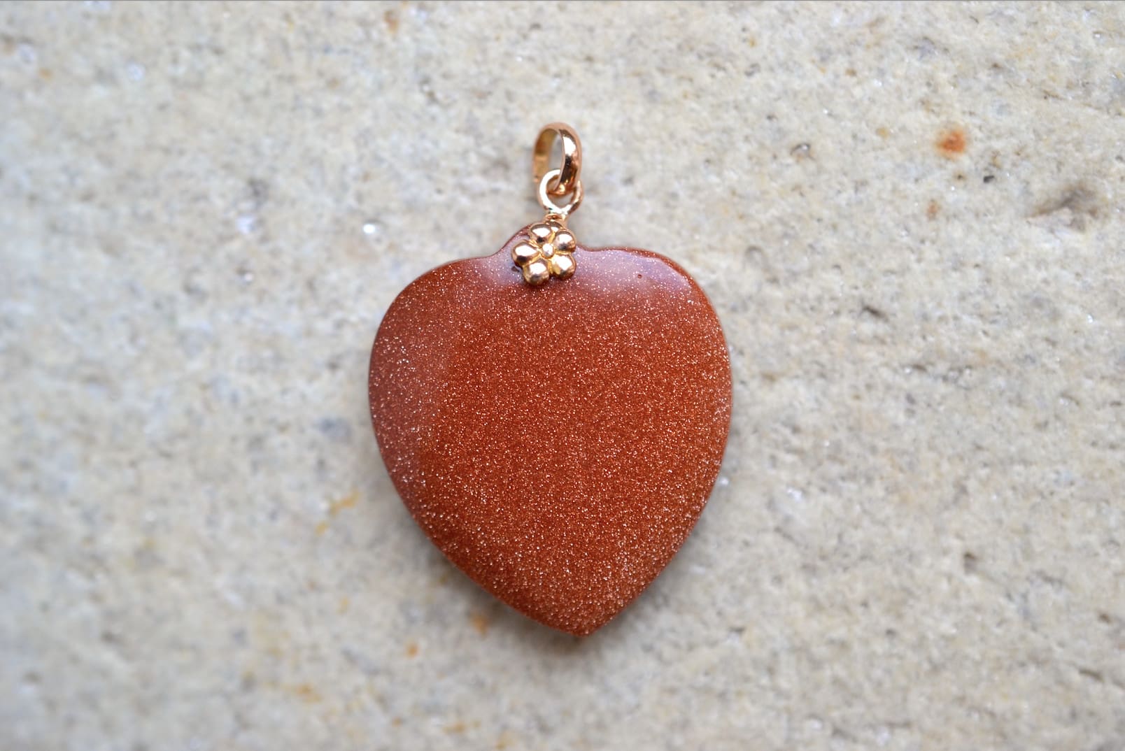 Pendentif coeur pierre de soleil