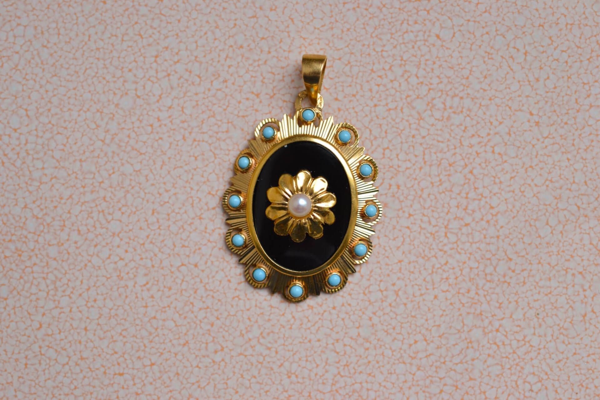 Pendentif fleur Onyx, Turquoises et Perle