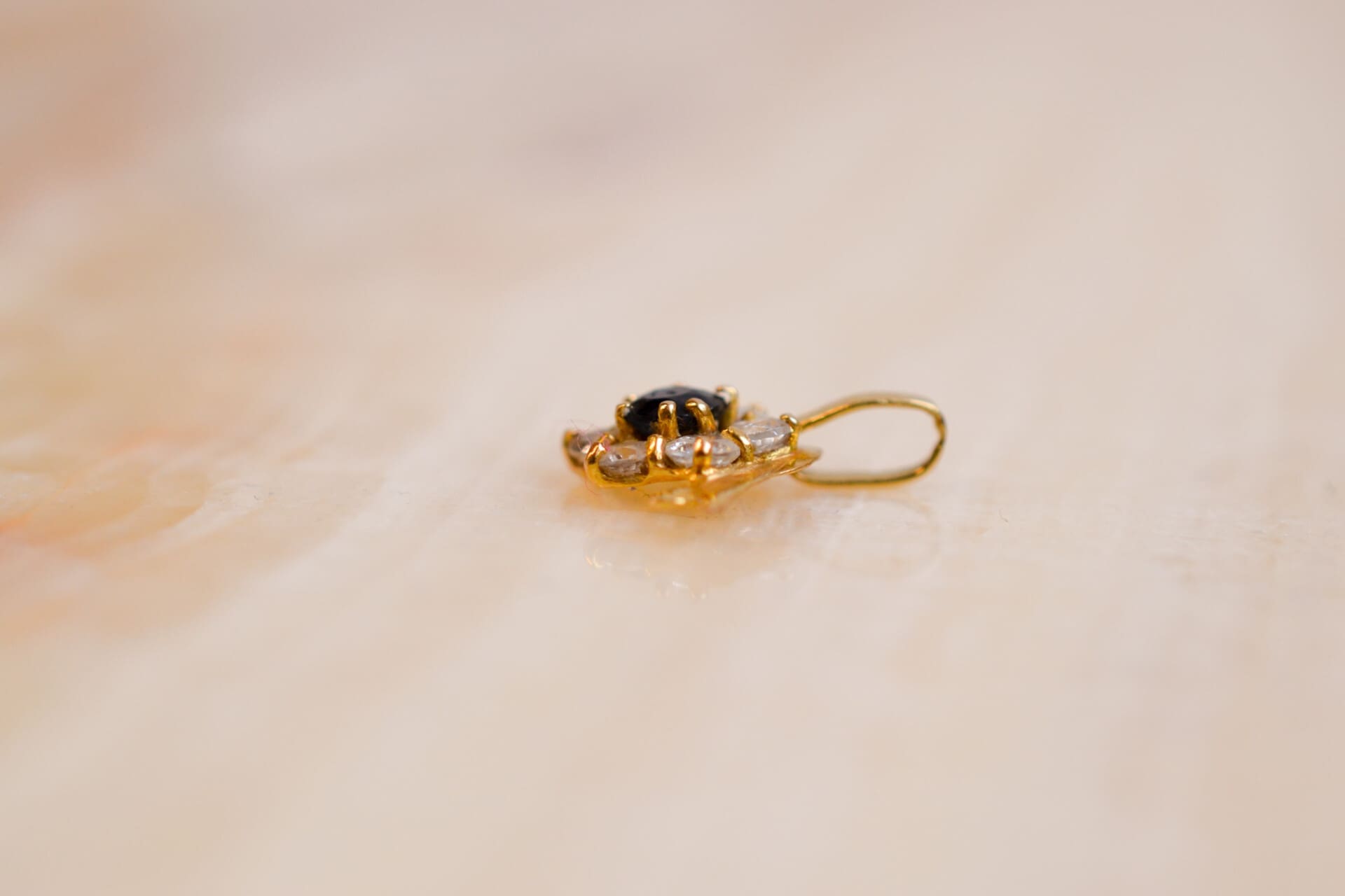 Pendentif fleur Saphir et Oxydes