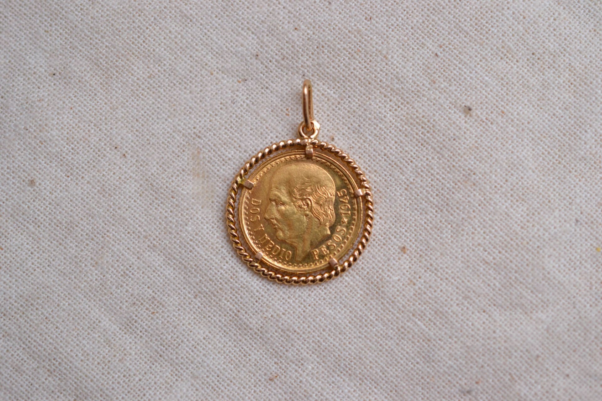Pendentif peso mexicain