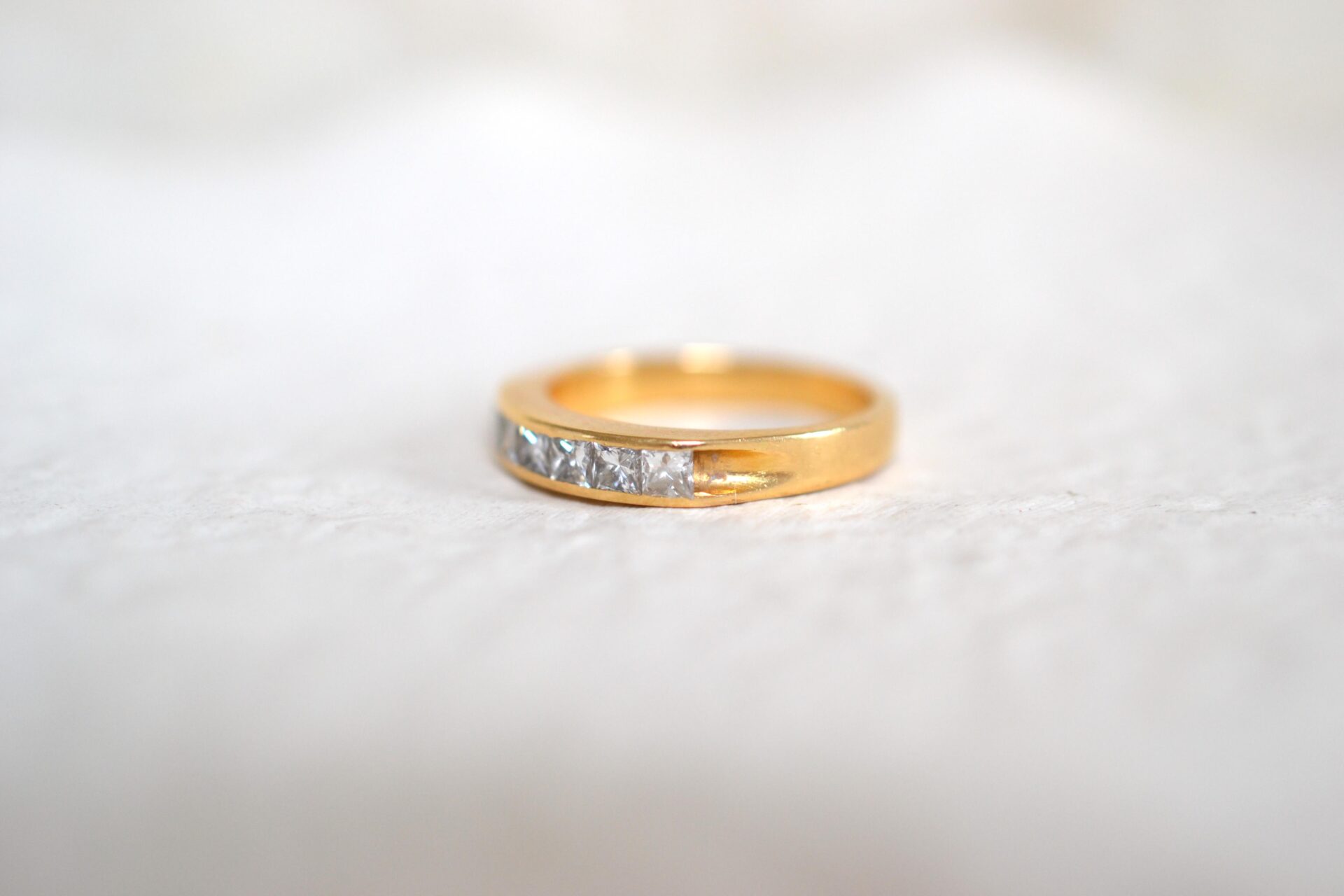 Bague jarretière Diamants sertis clos
