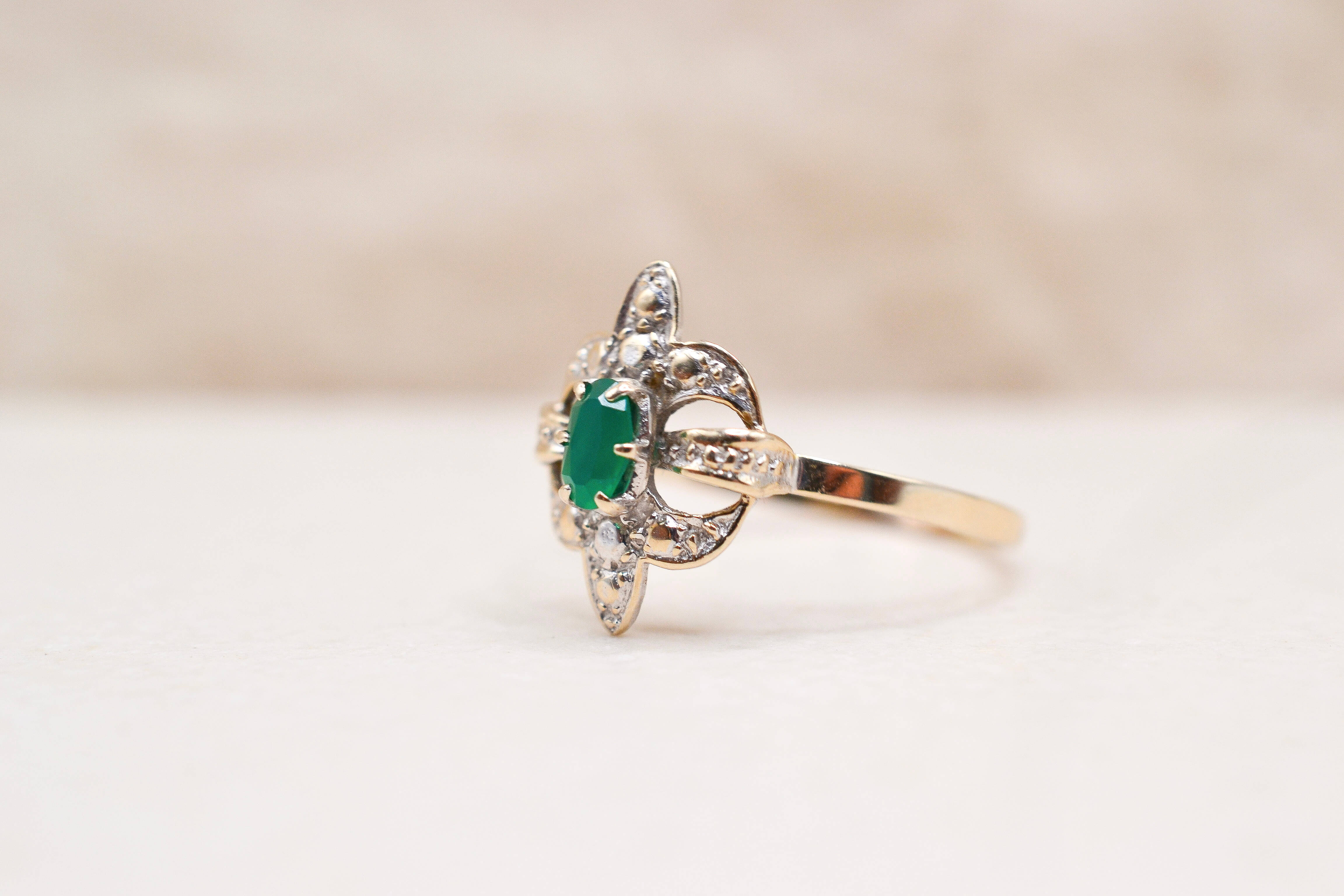 Bague fleur de lys Calcédoine