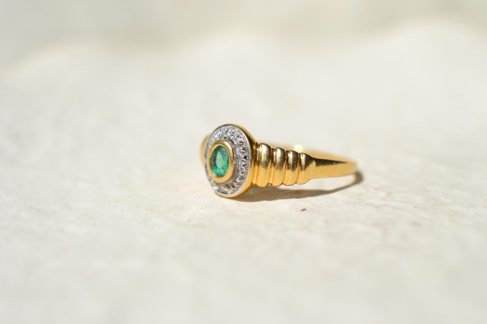 Bague ovale Émeraude Diamants