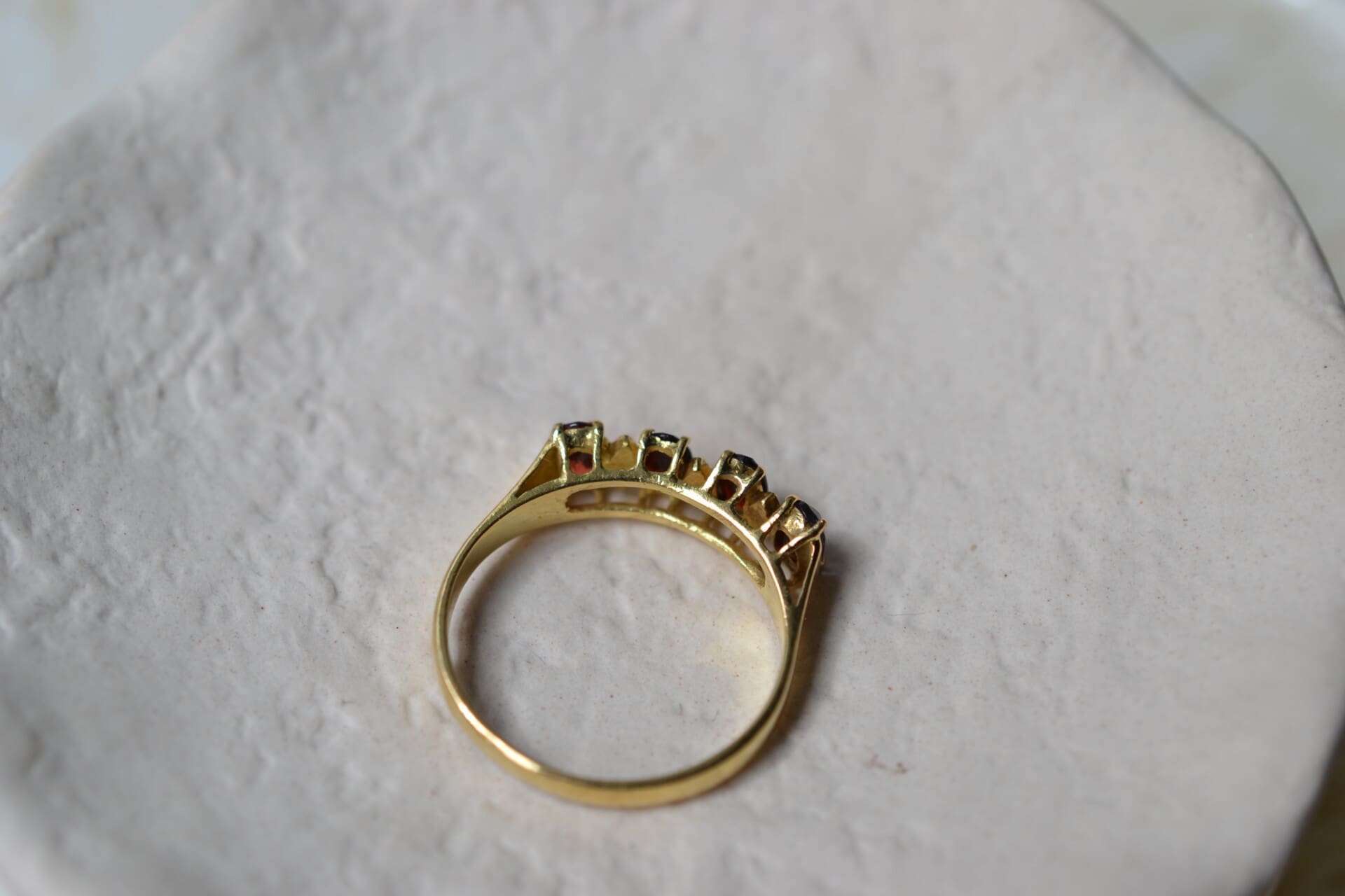 Bague jarretière Grenat Pyrope