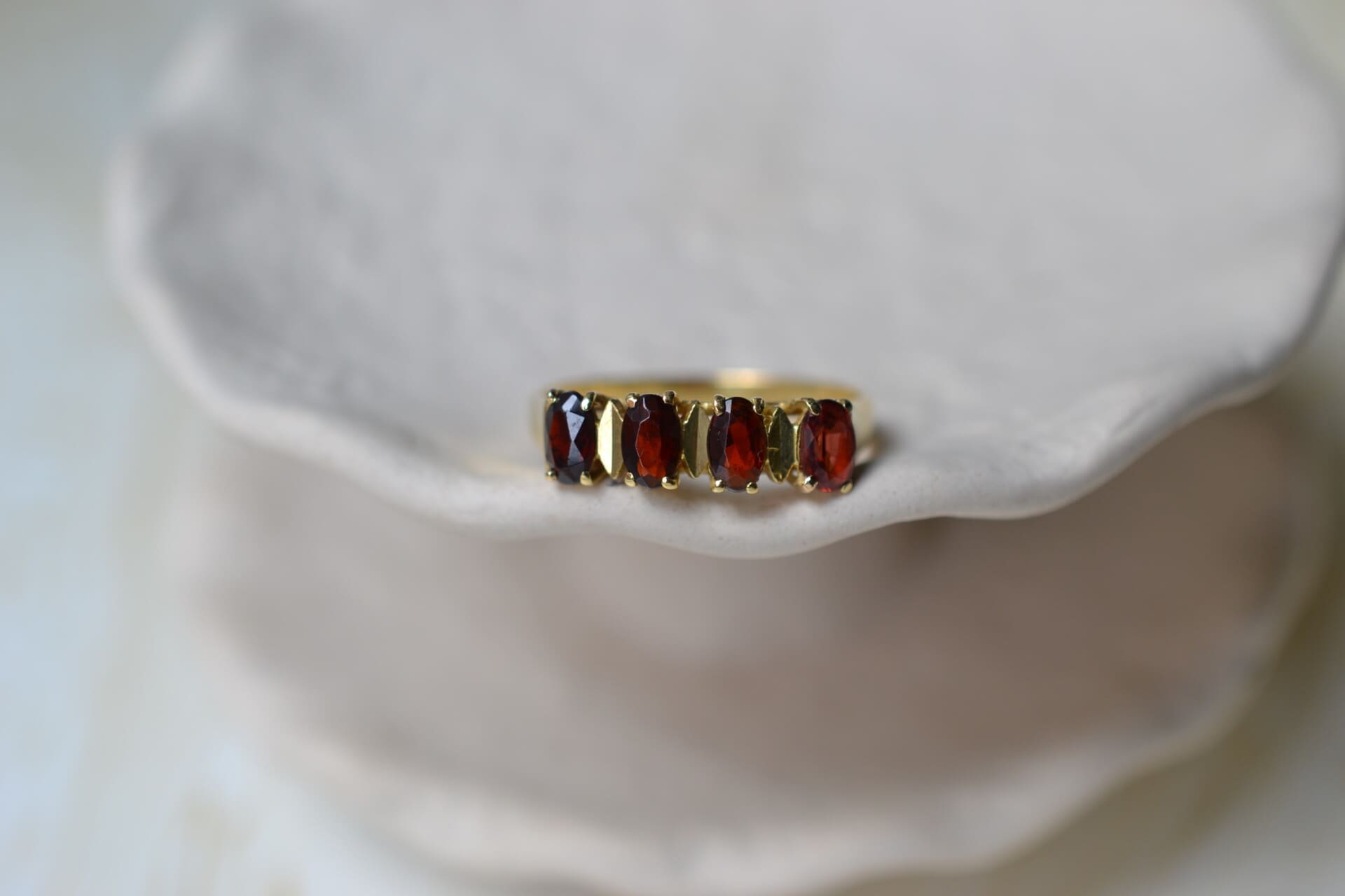 Bague jarretière Grenat Pyrope
