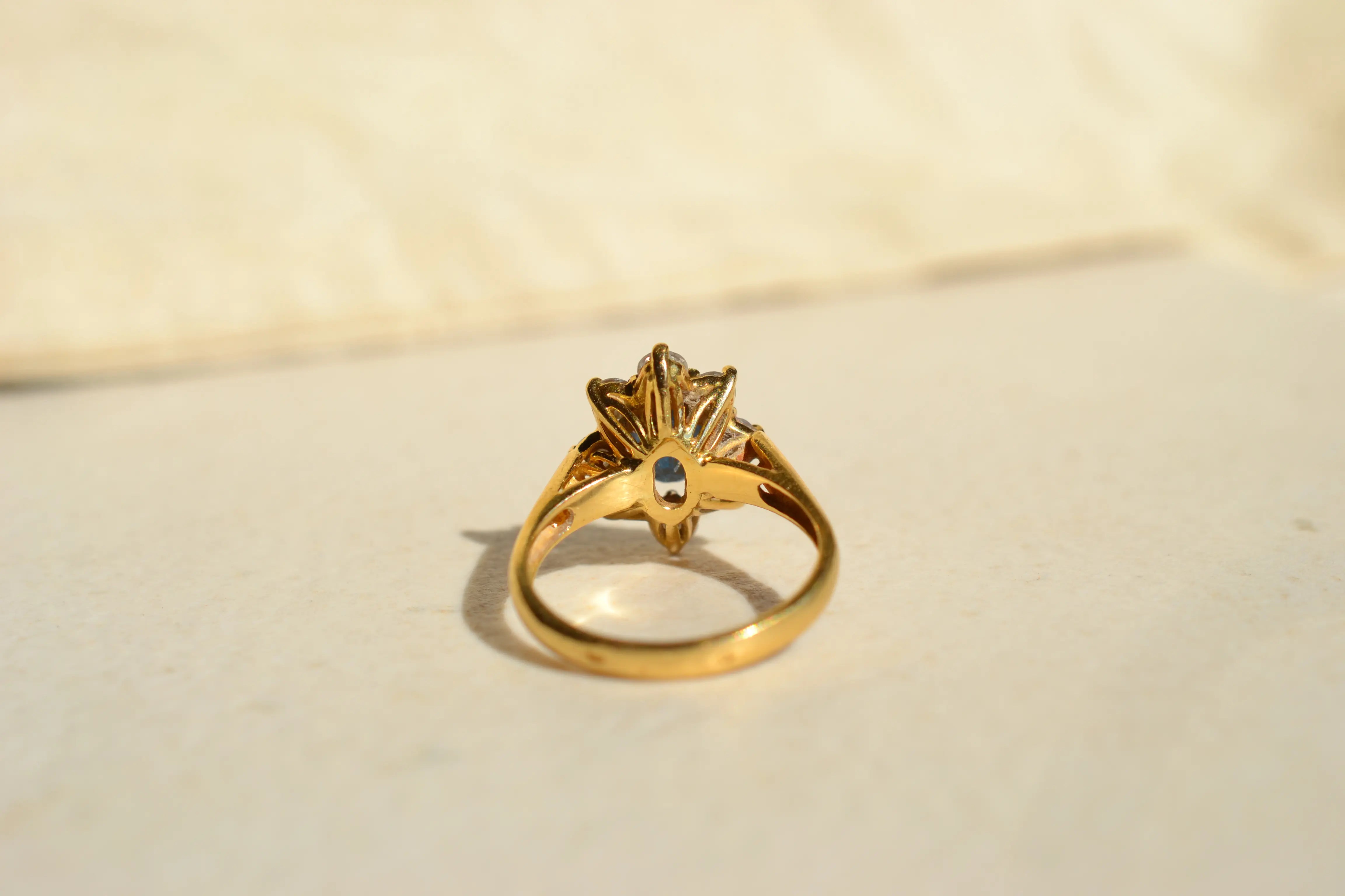 Bague Marguerite Saphir oval et Diamants