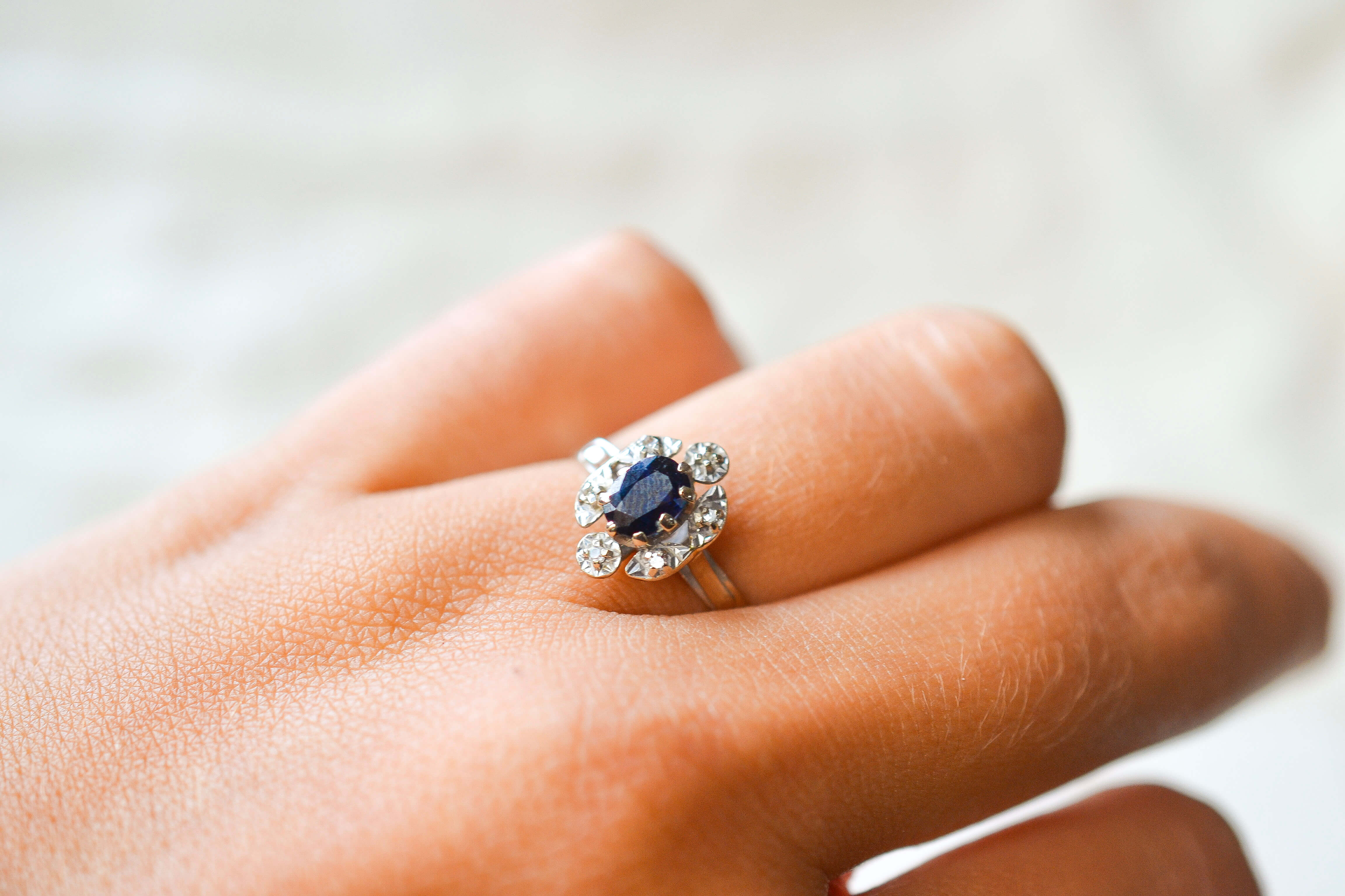 Marguerite Or blanc Saphir et Diamants