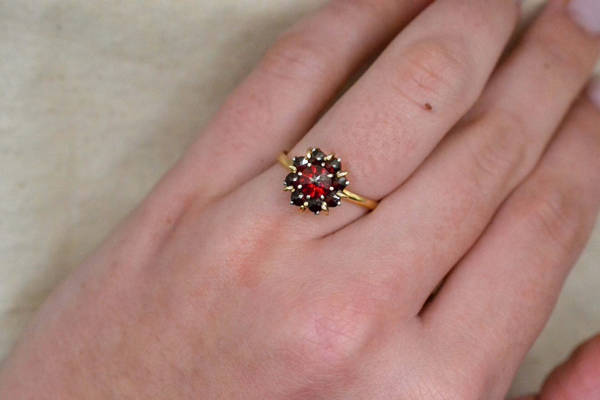 Bague fleur Or jaune Grenat