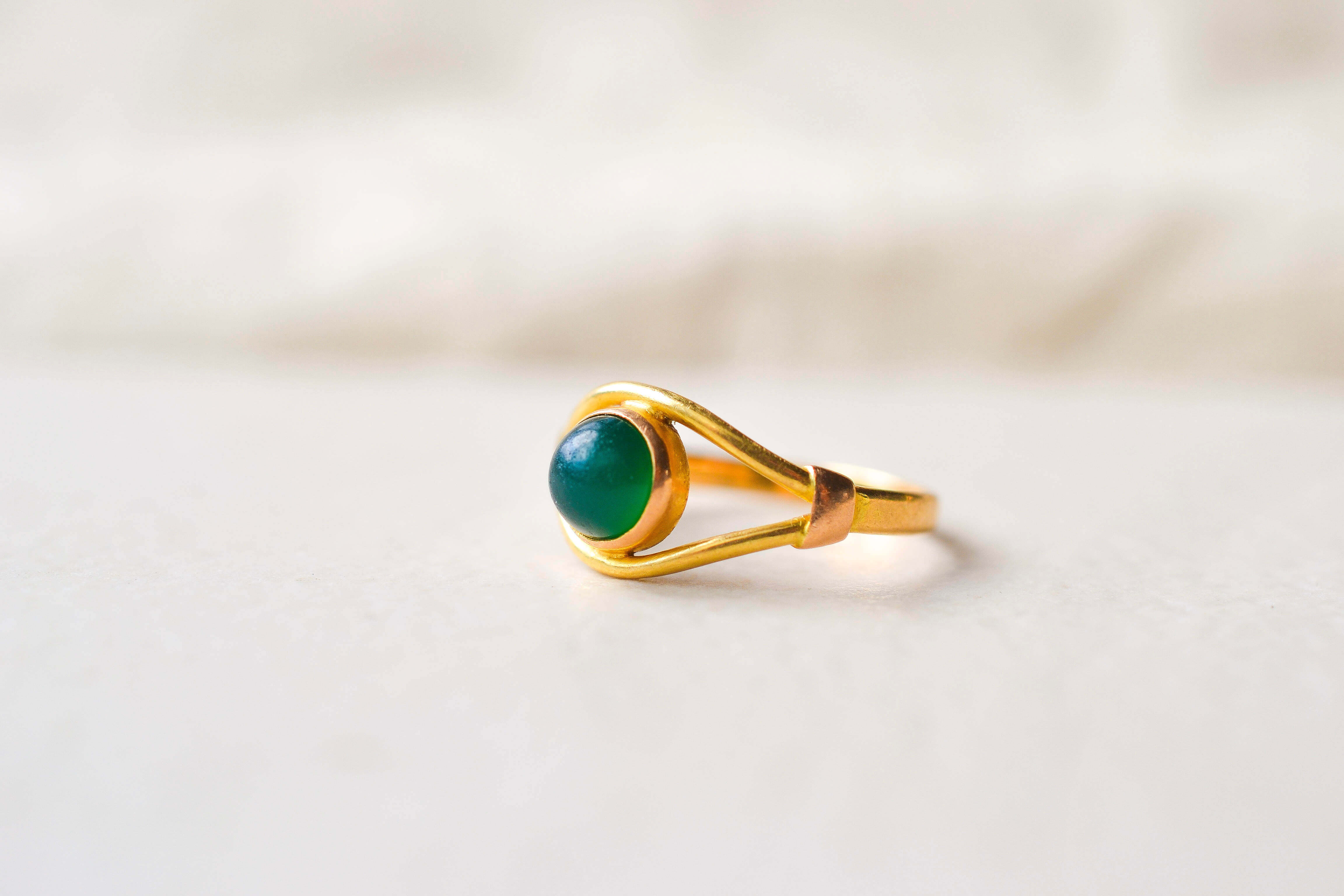 Bague cabochon vert
