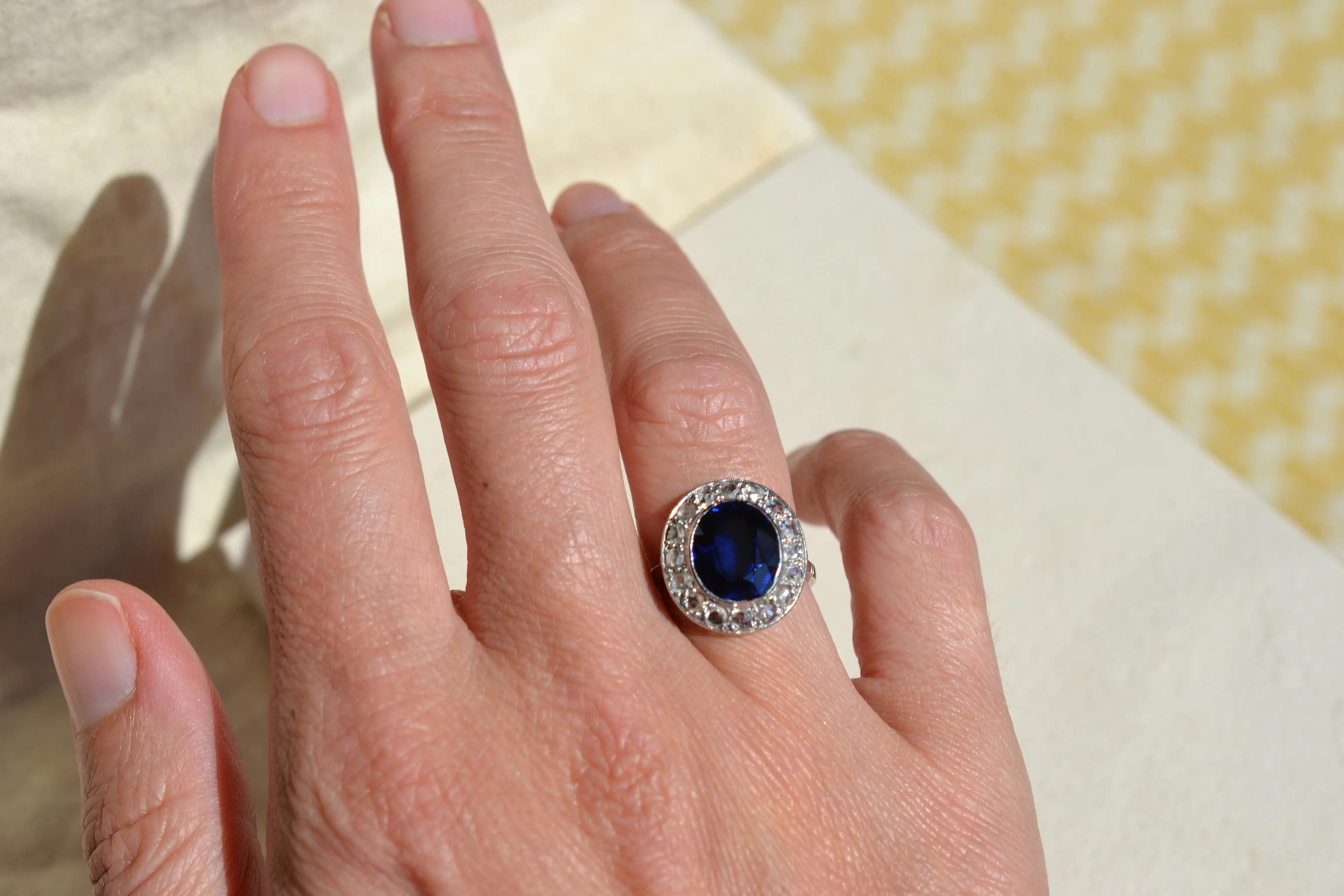 Bague Art Déco Diamants et Saphir Verneuil
