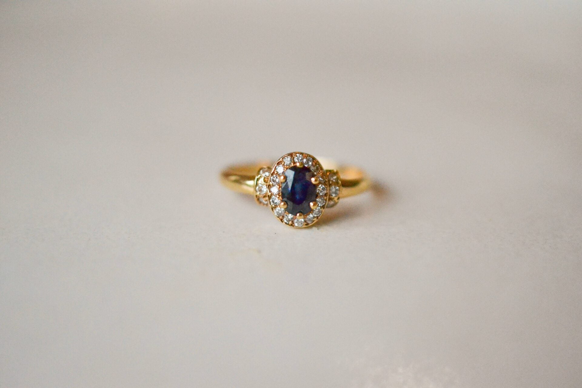Bague monture ovale Saphir Diamants
