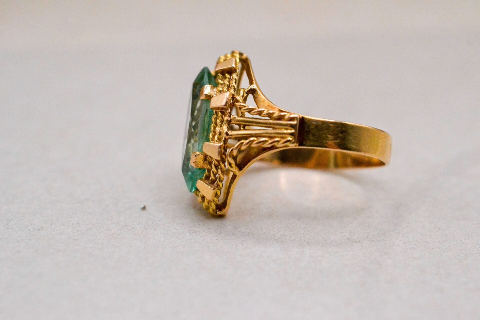 Bague Spinelle synthétique navette