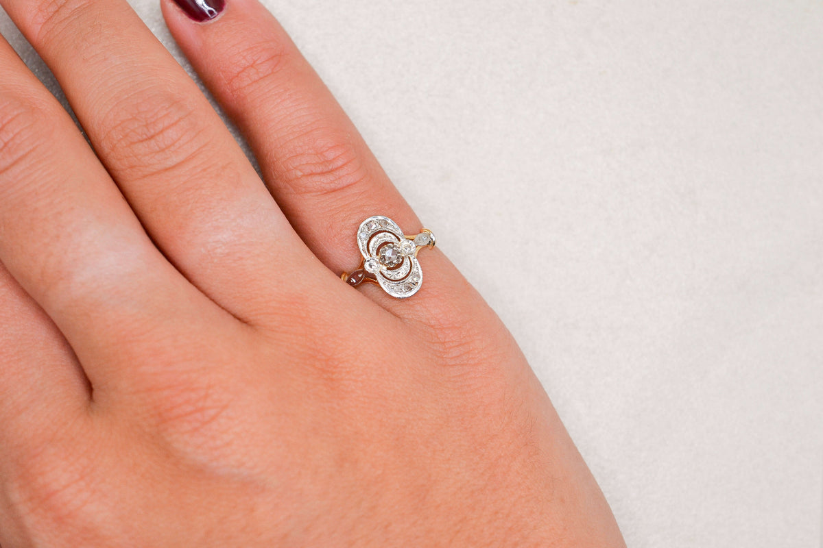 Bague médaillon ajourée Diamants