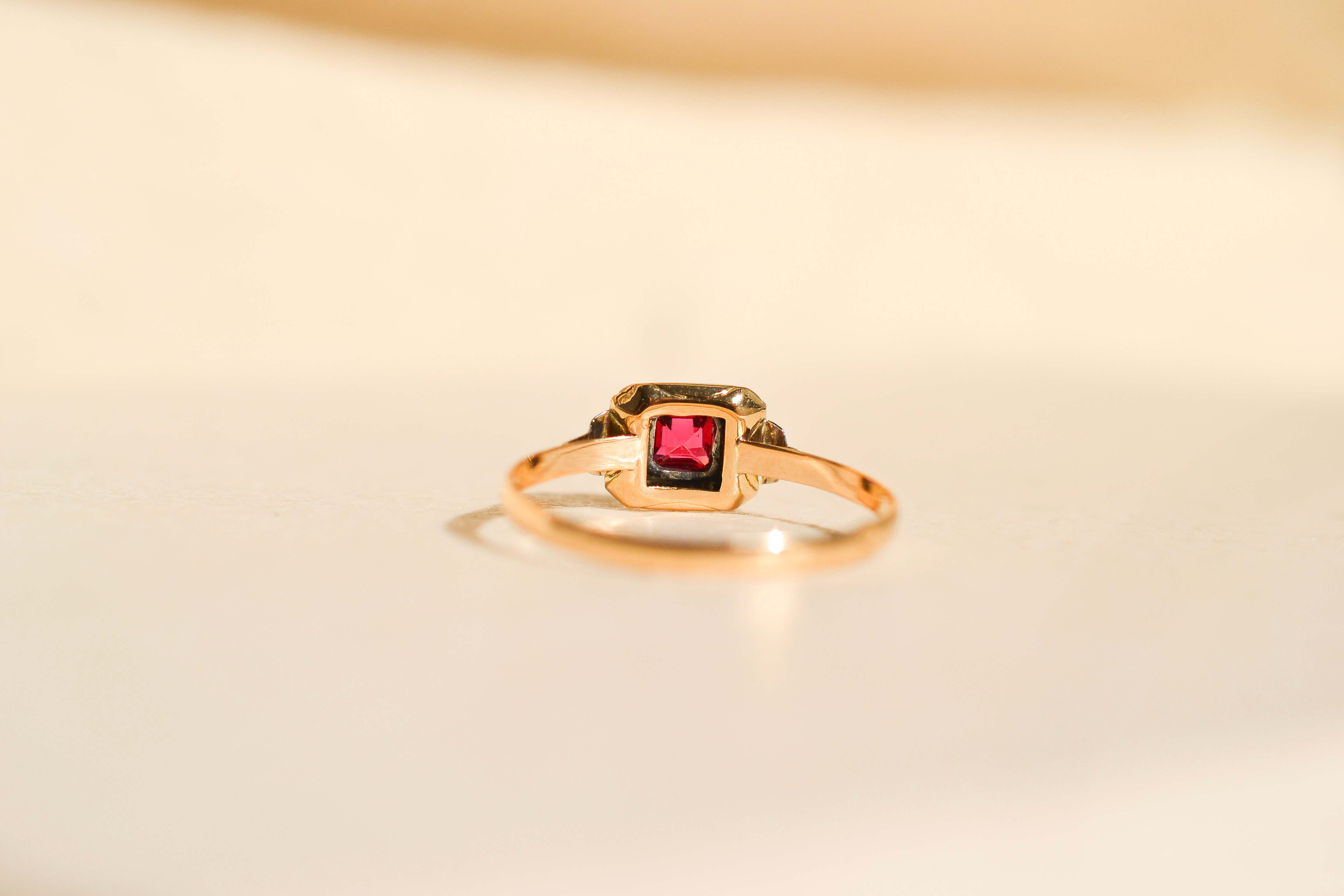 Bague Art Déco Verre rouge