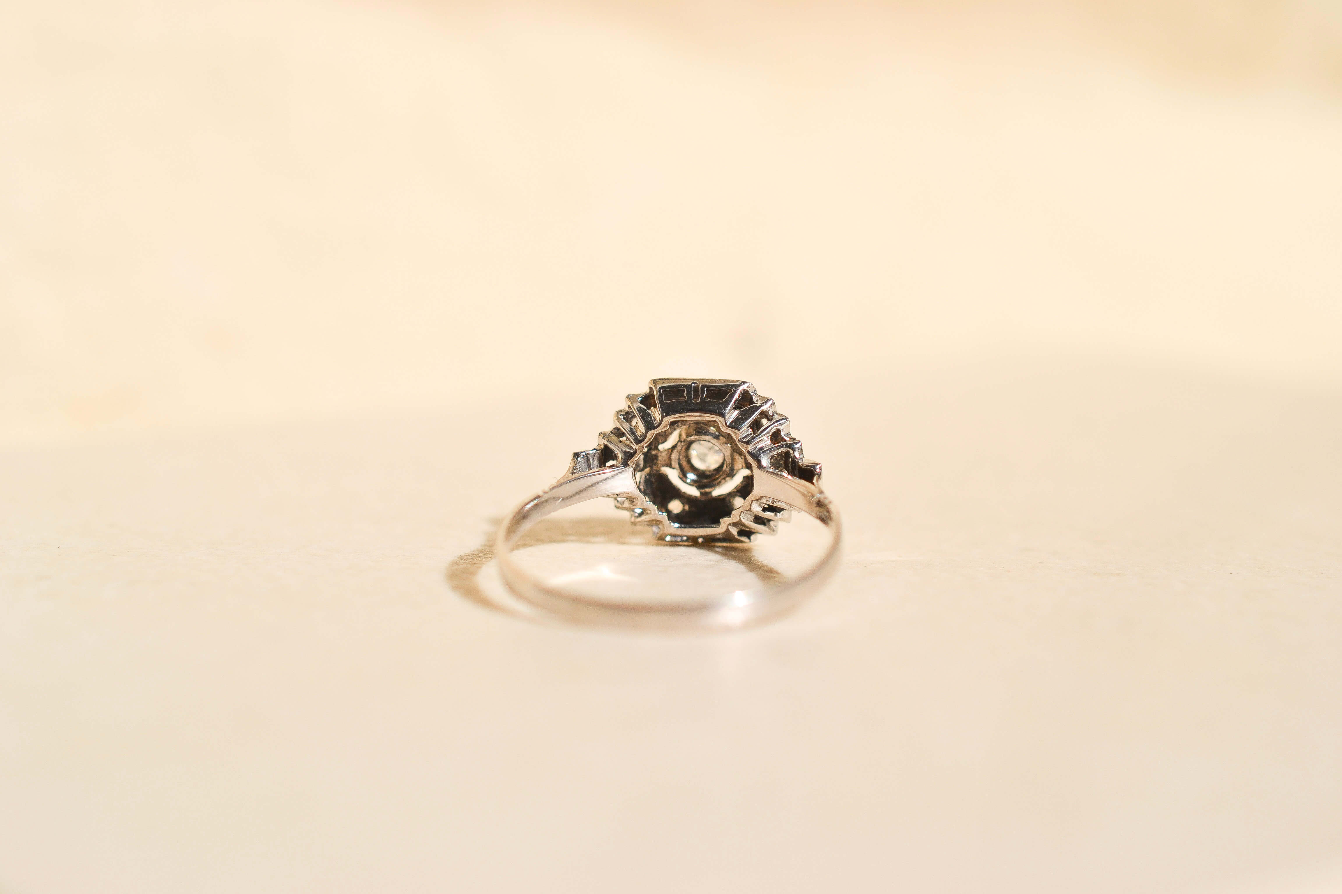 Bague Art Déco Plateau Architecture Diamant