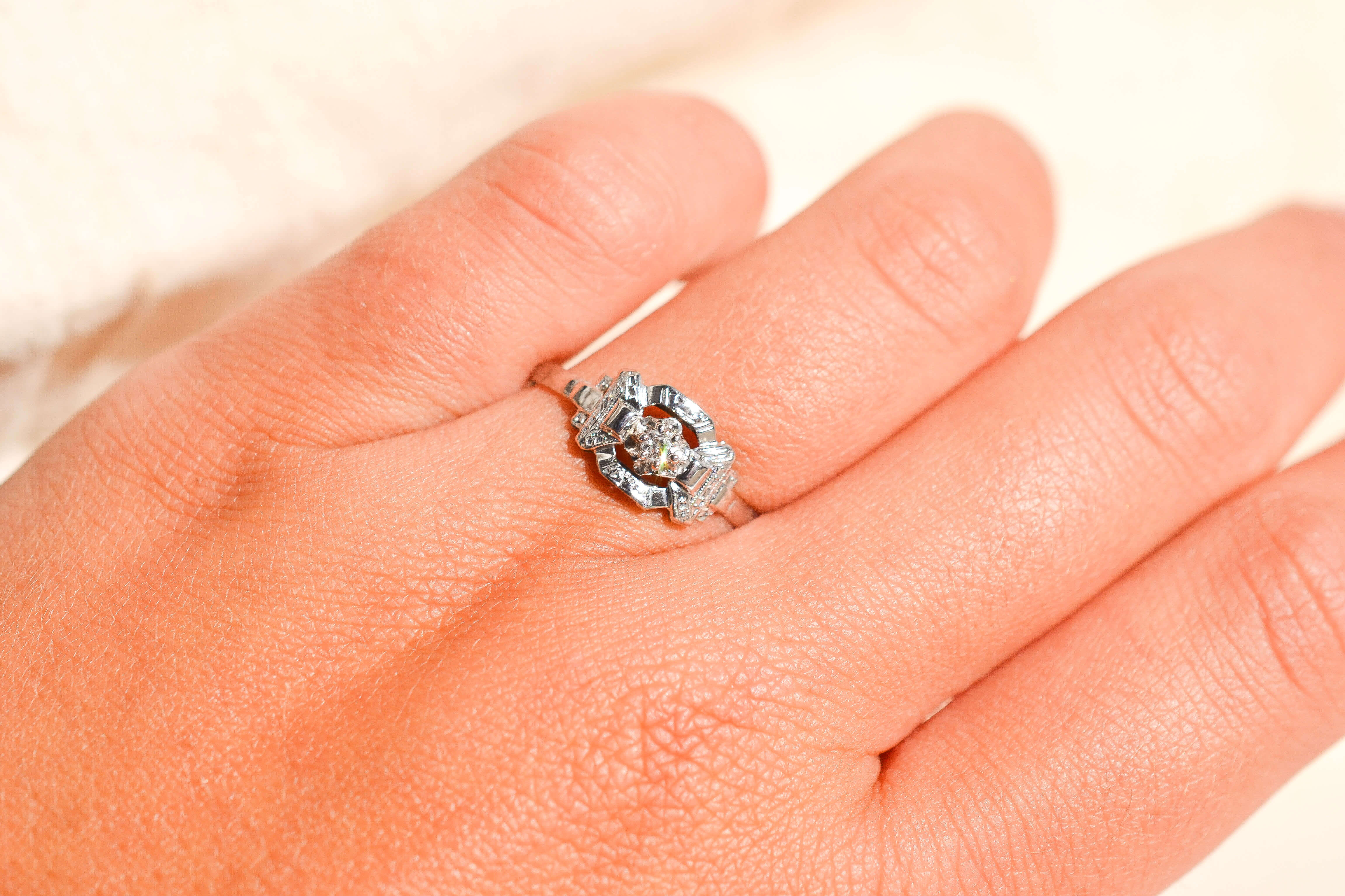 Bague Art Déco à monture ajourée