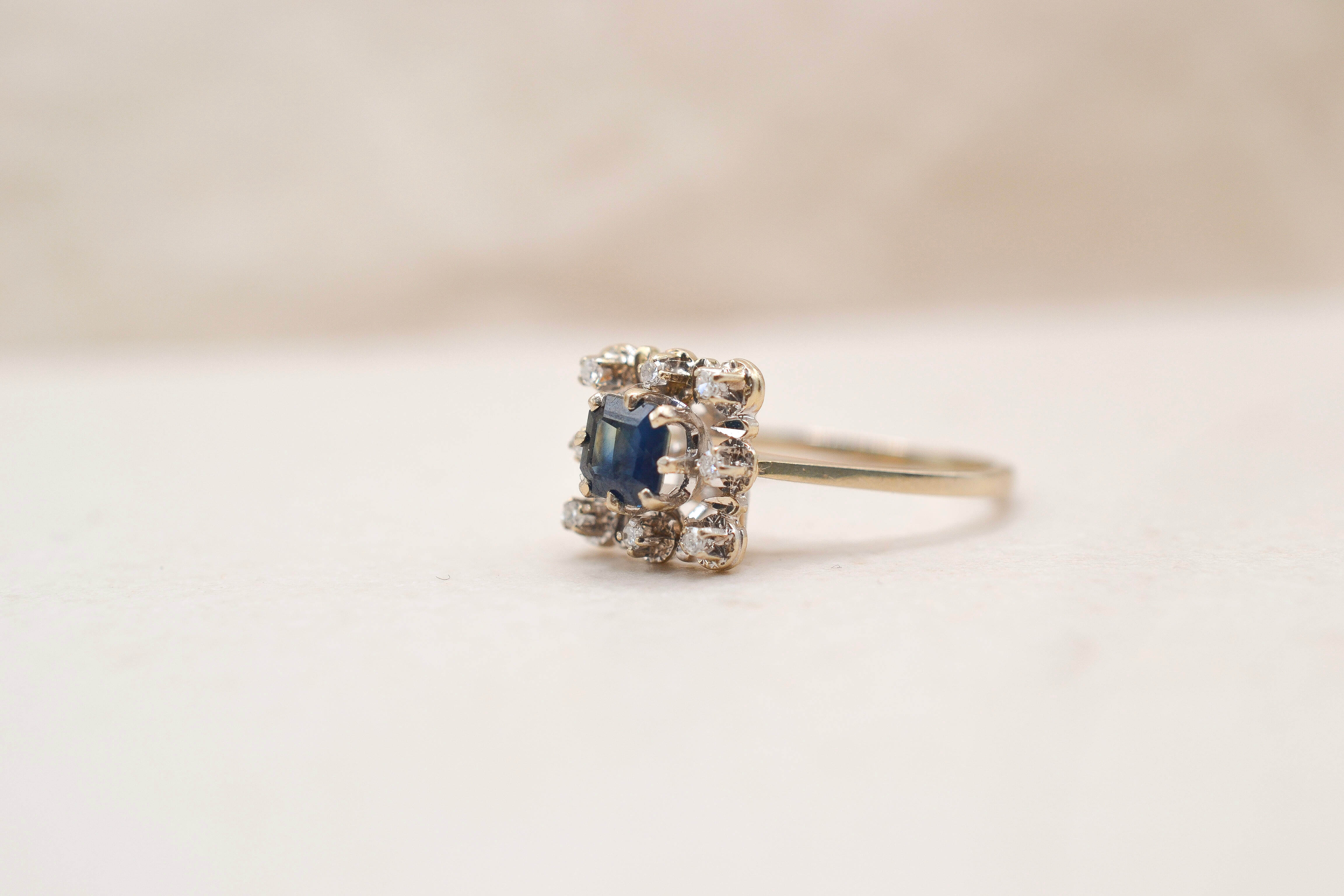 Bague Marguerite carrée Saphir