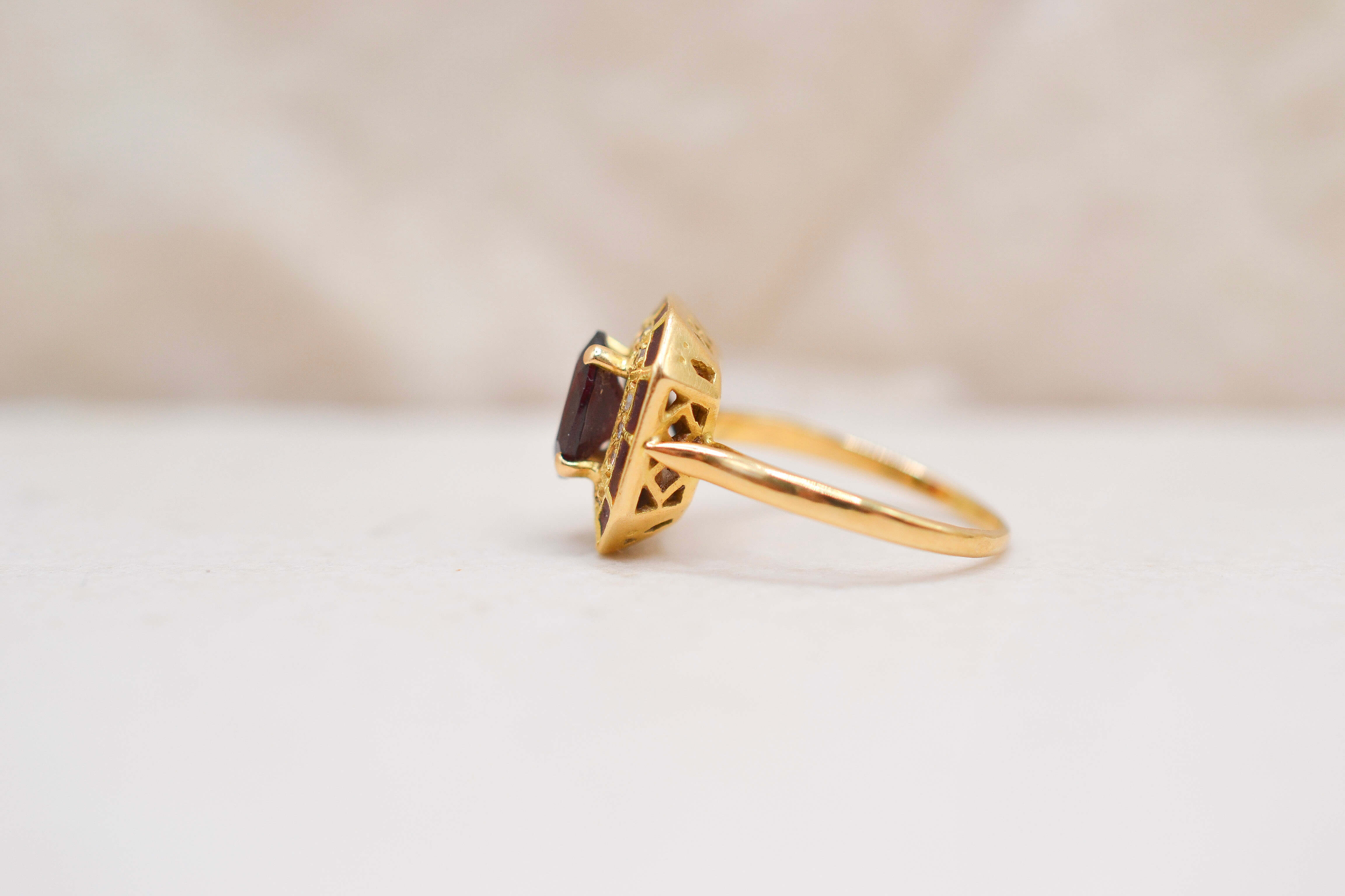 Bague Art Déco Diamants, Grenat et émail
