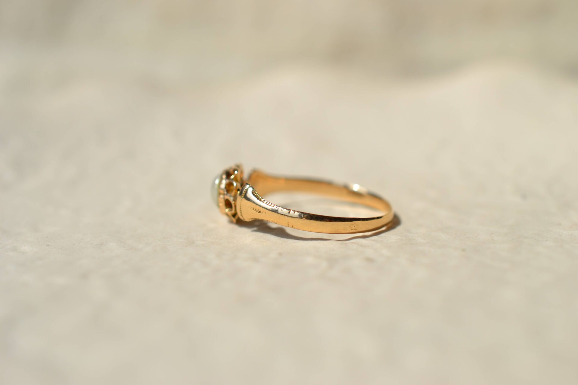 Bague fleur ajourée Perle