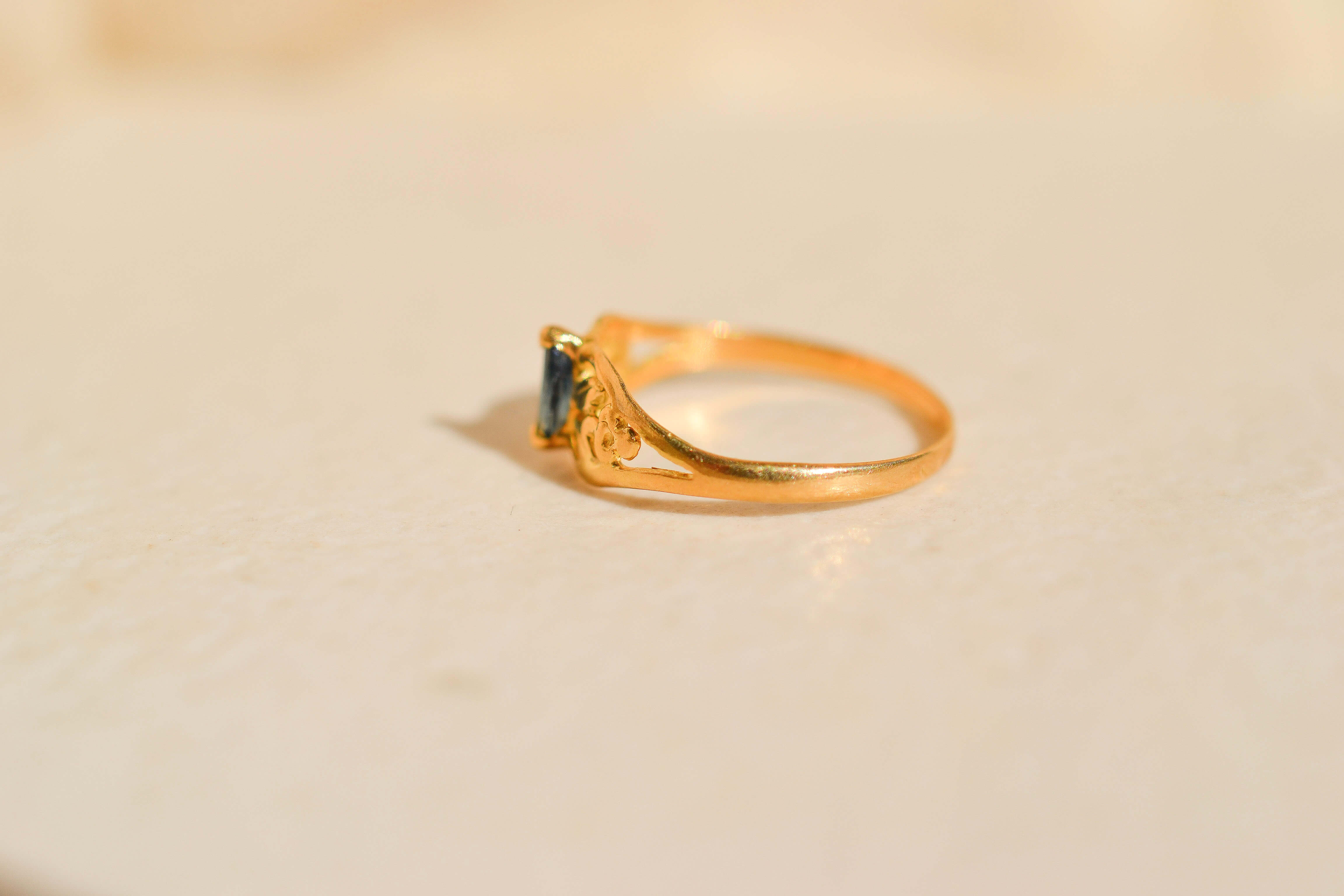 Bague filigane Saphir taille navette