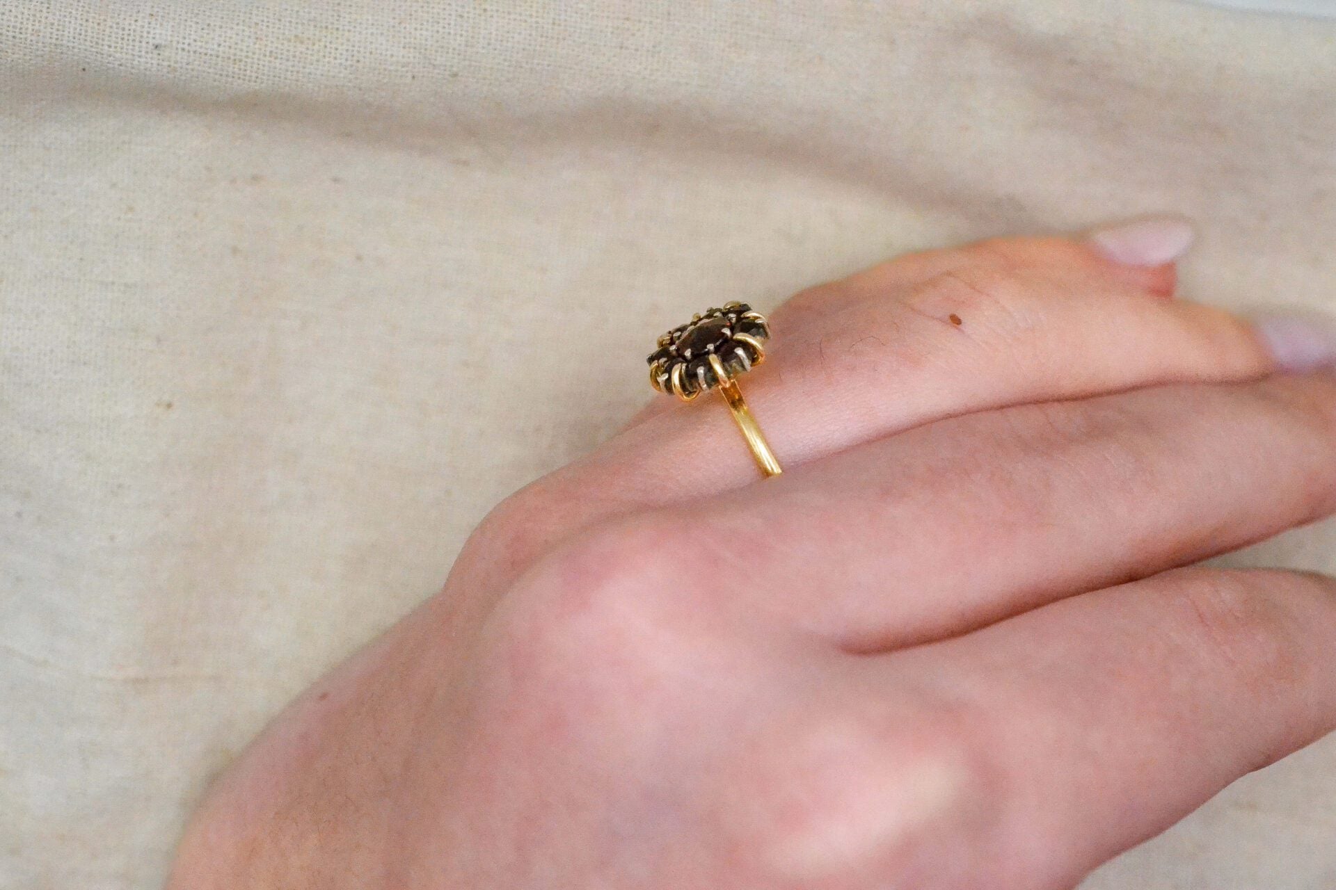 Bague fleur Or jaune Grenat