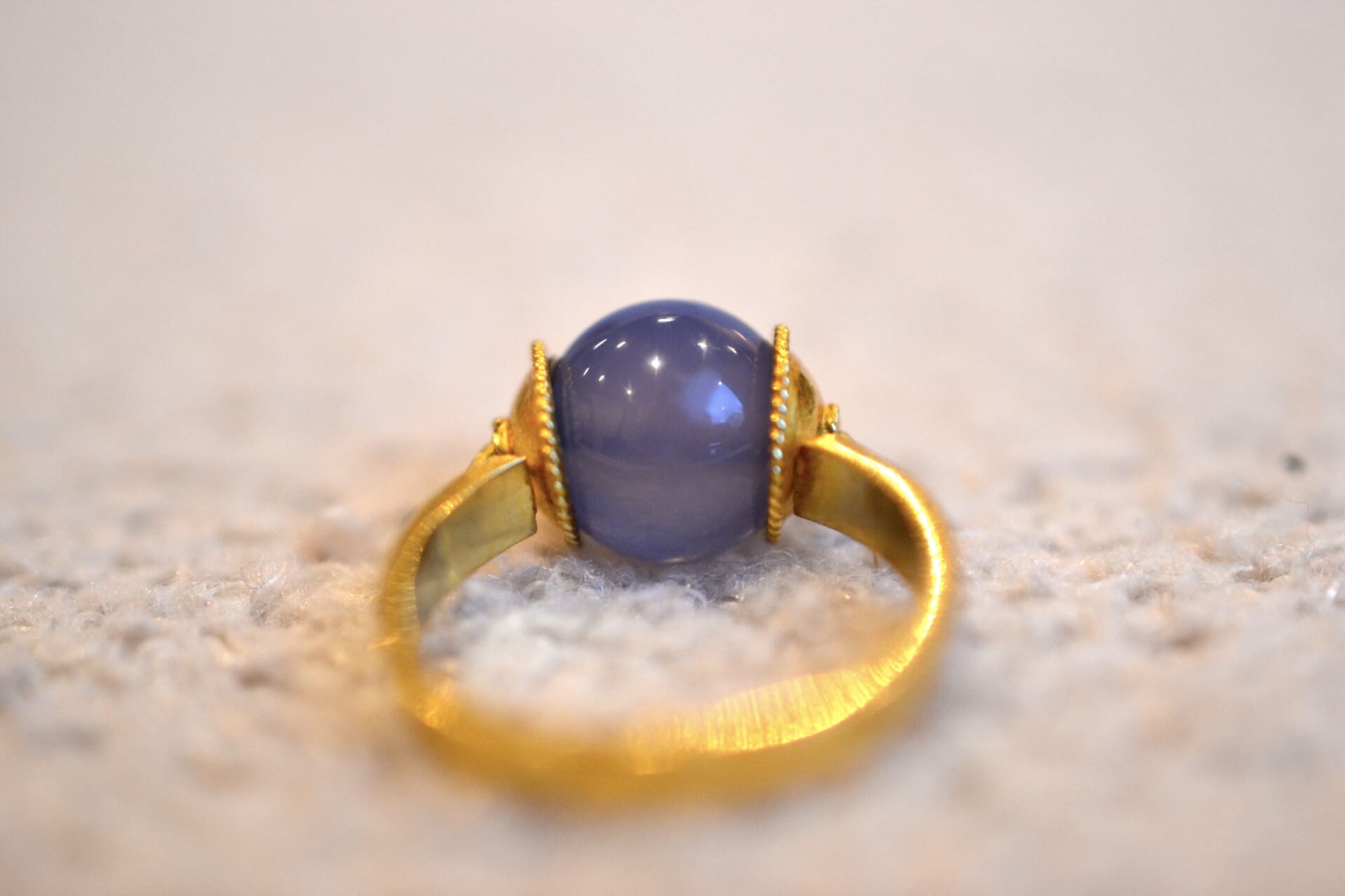 Bague boule de Calcédoine bleue