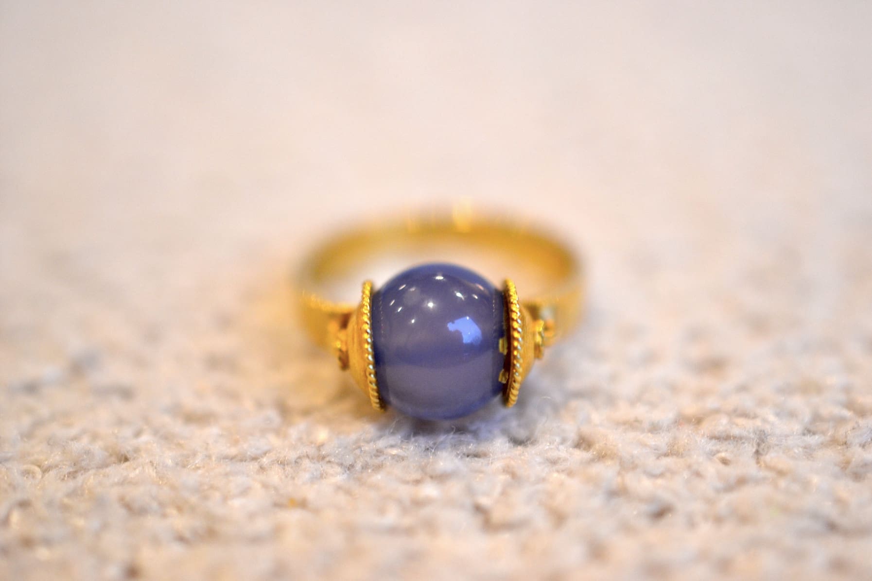 Bague boule de Calcédoine bleue