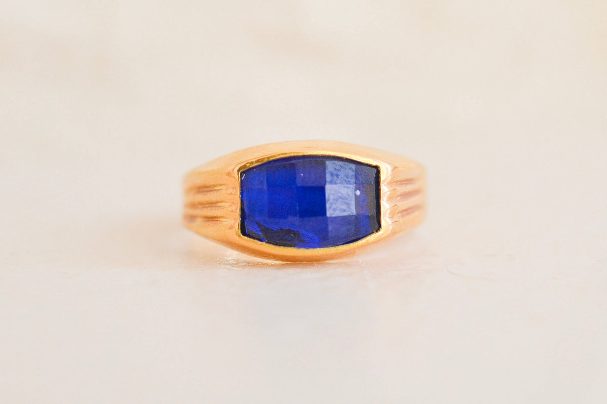 Bague Chevalière pierre bleue facetteé