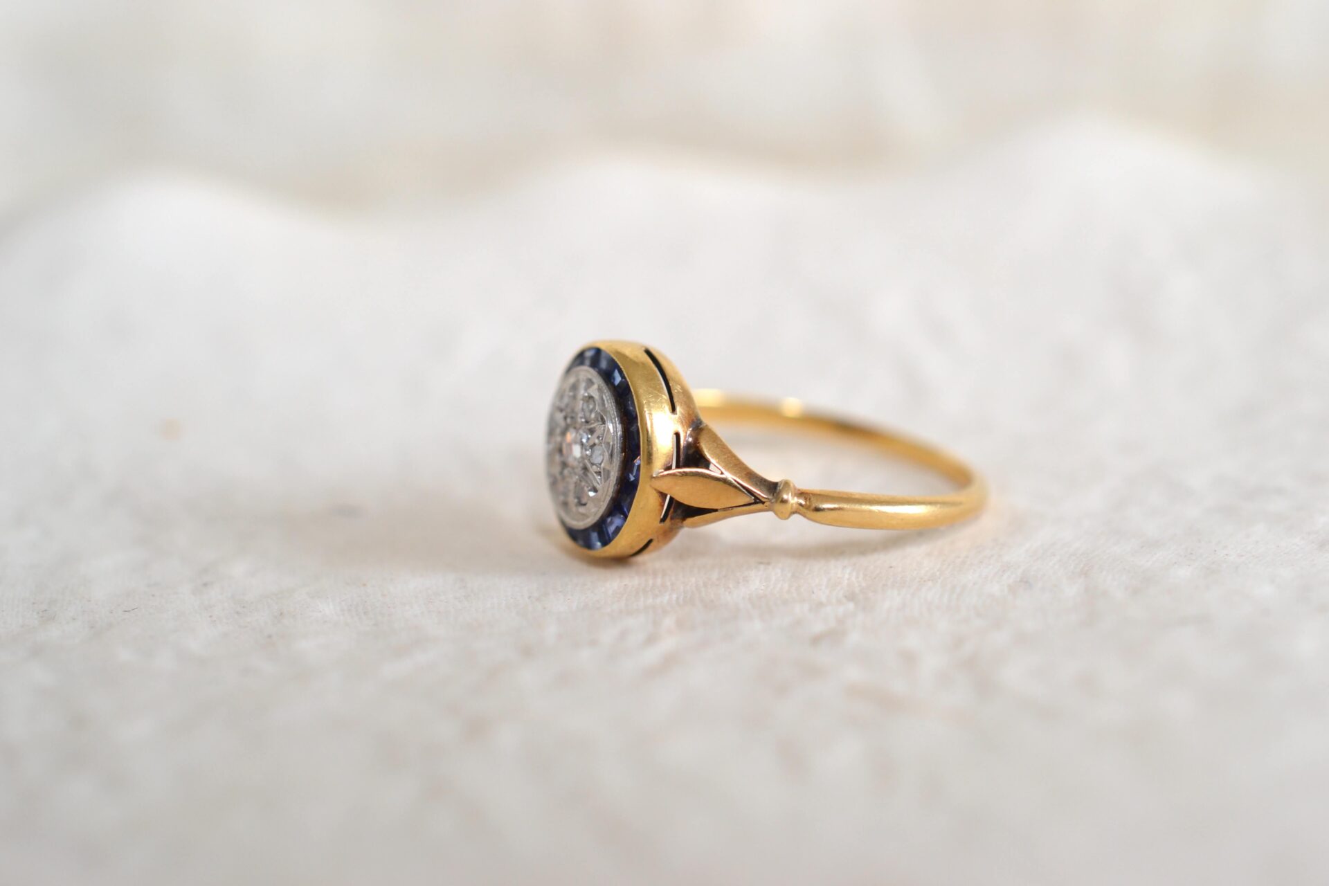 Bague ronde Art Déco Saphirs Diamants