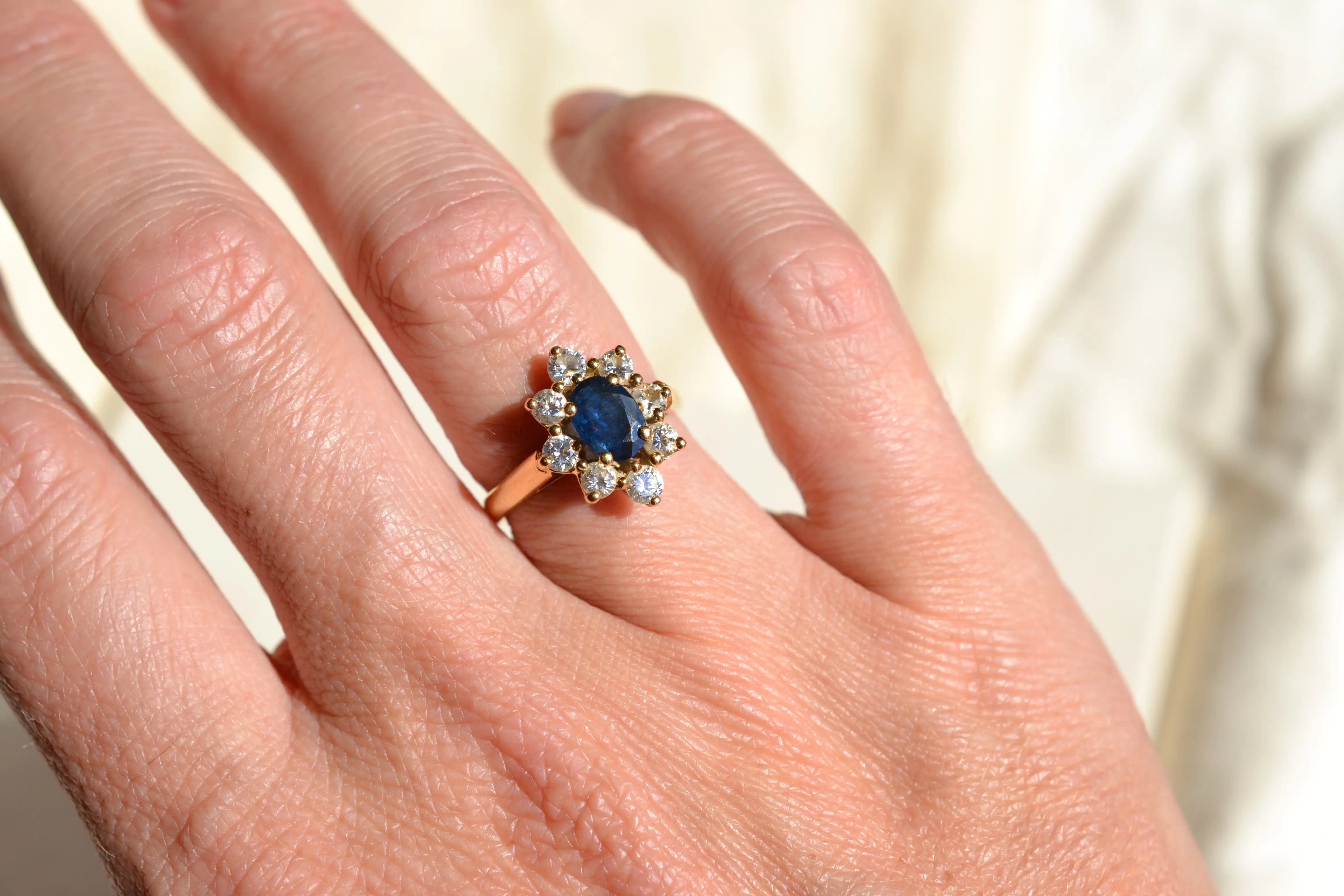 Bague Marguerite Saphir oval et Diamants