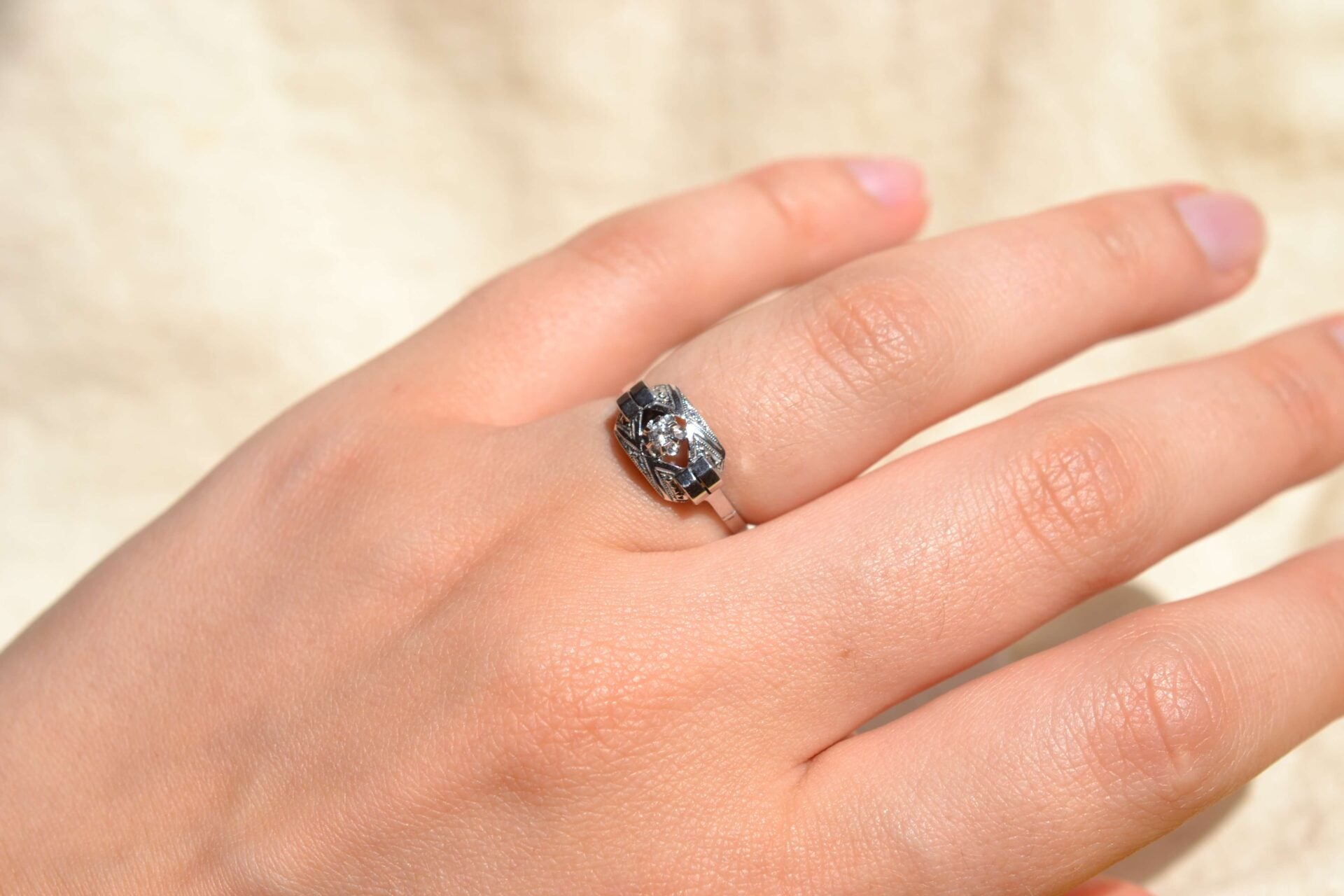 Bague Art Déco Oxyde monture ajourée losange