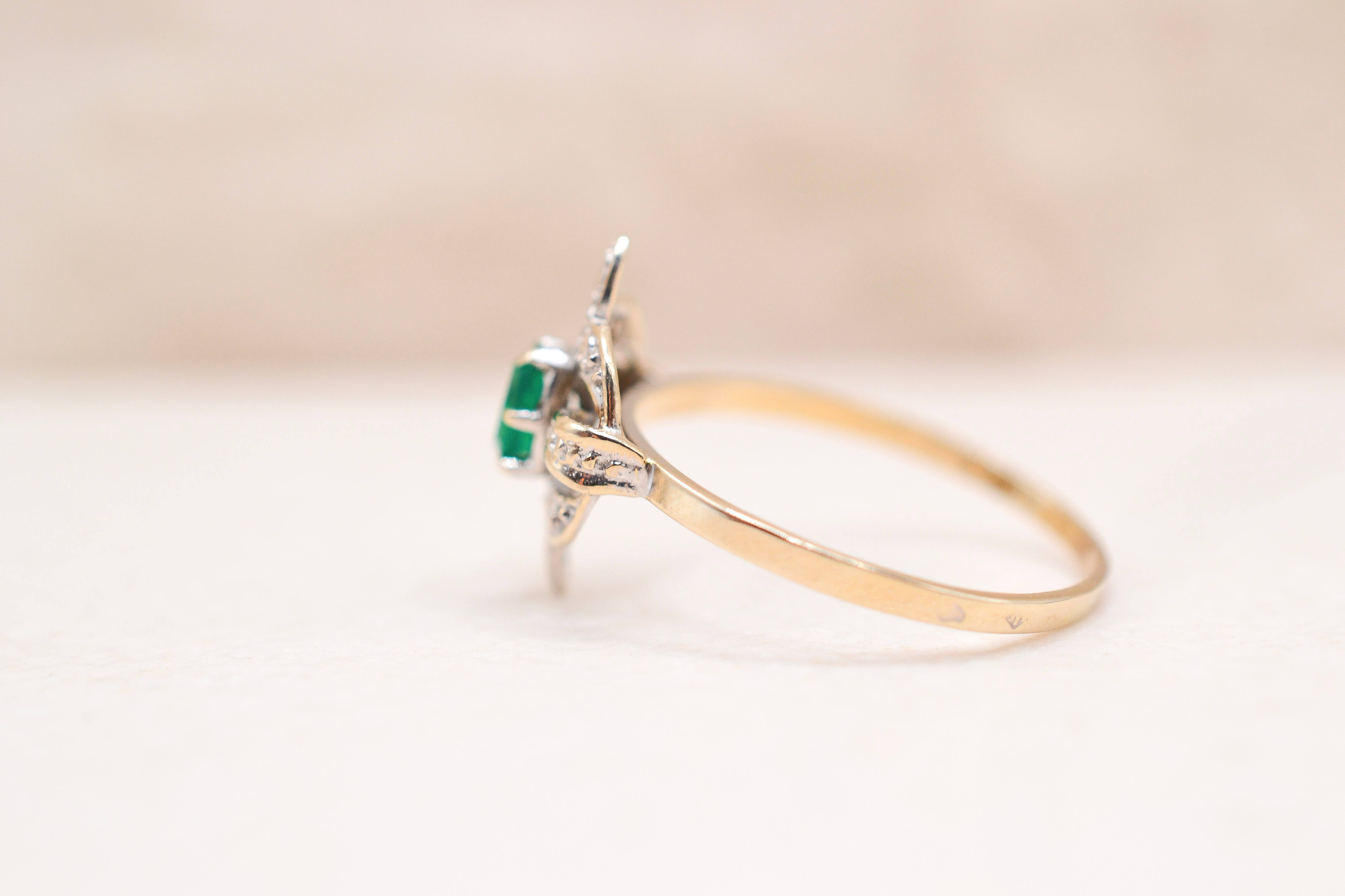 Bague fleur de lys Calcédoine