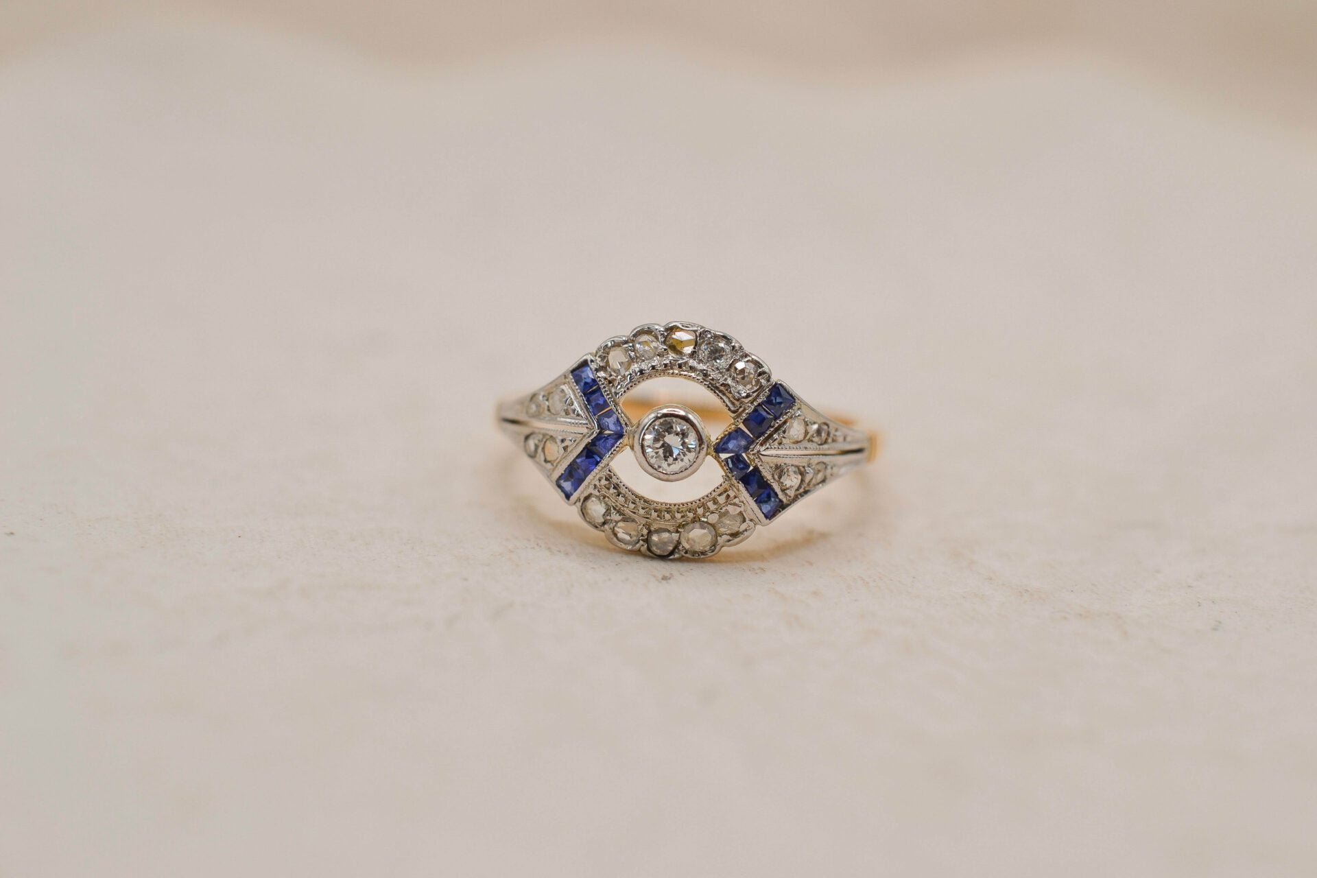 Bague Art Déco Saphir et Diamants