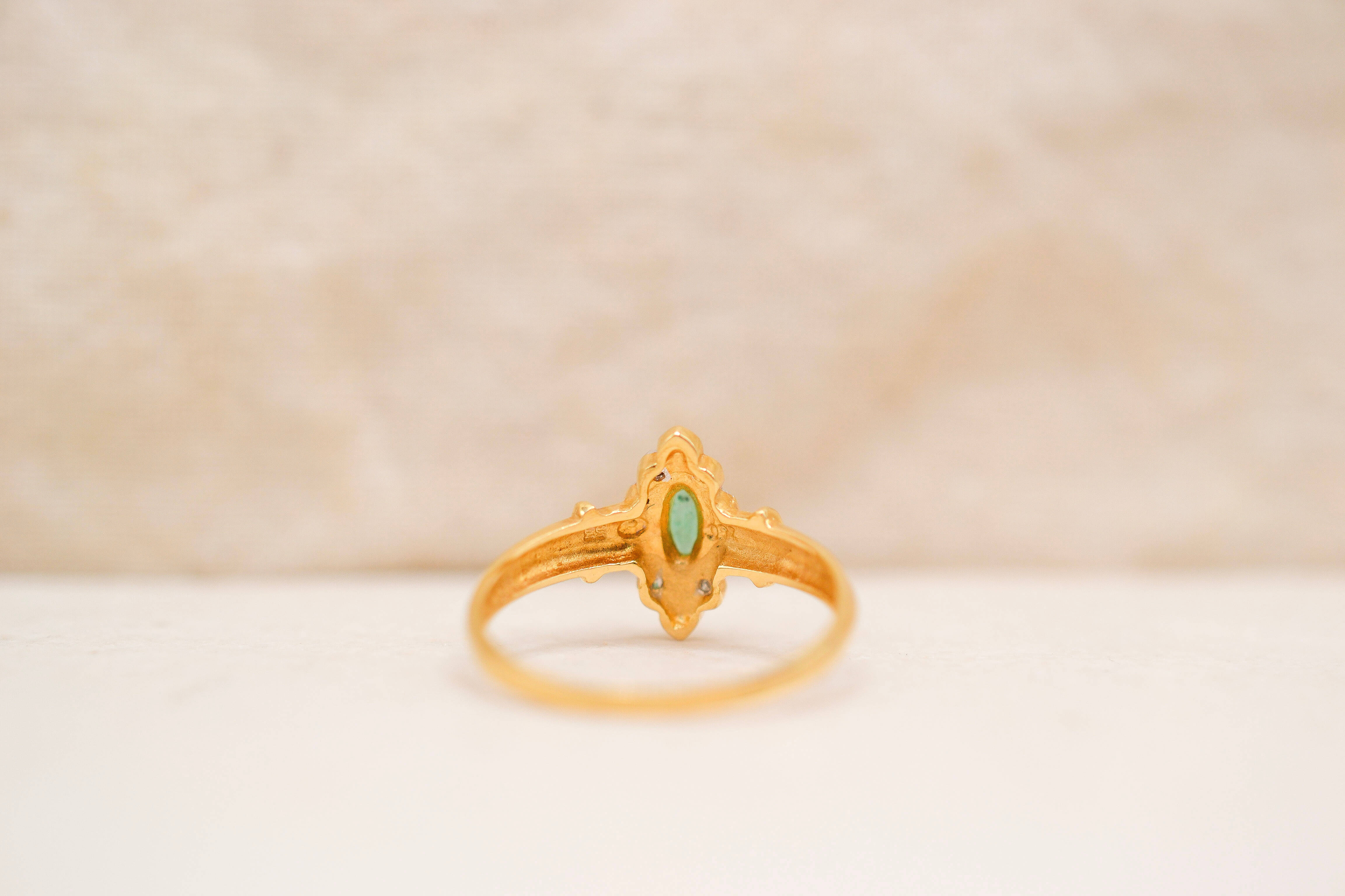 Bague navette Emeraude épaulée Diamants
