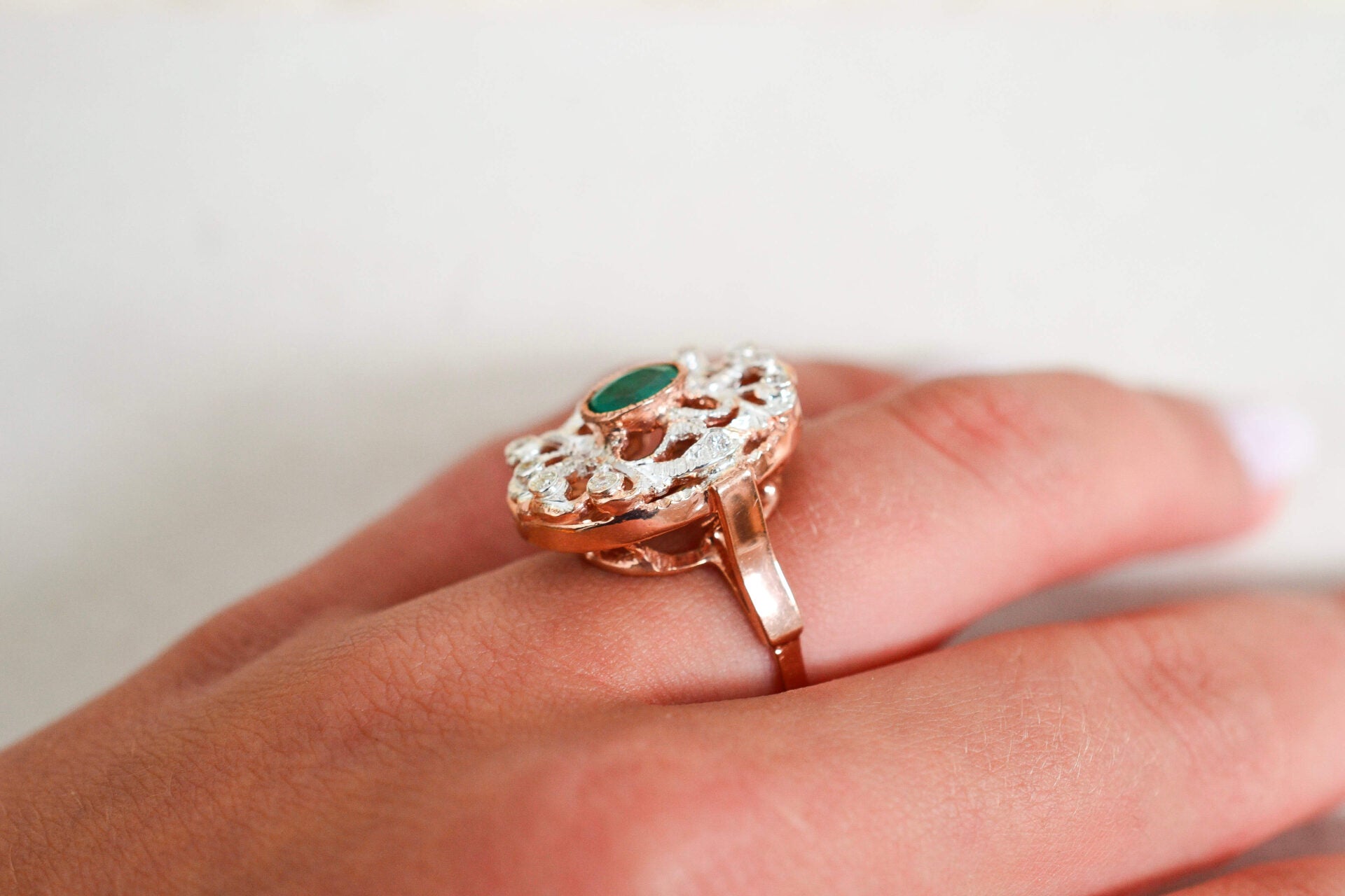 Bague ovale Emeraude & Diamants