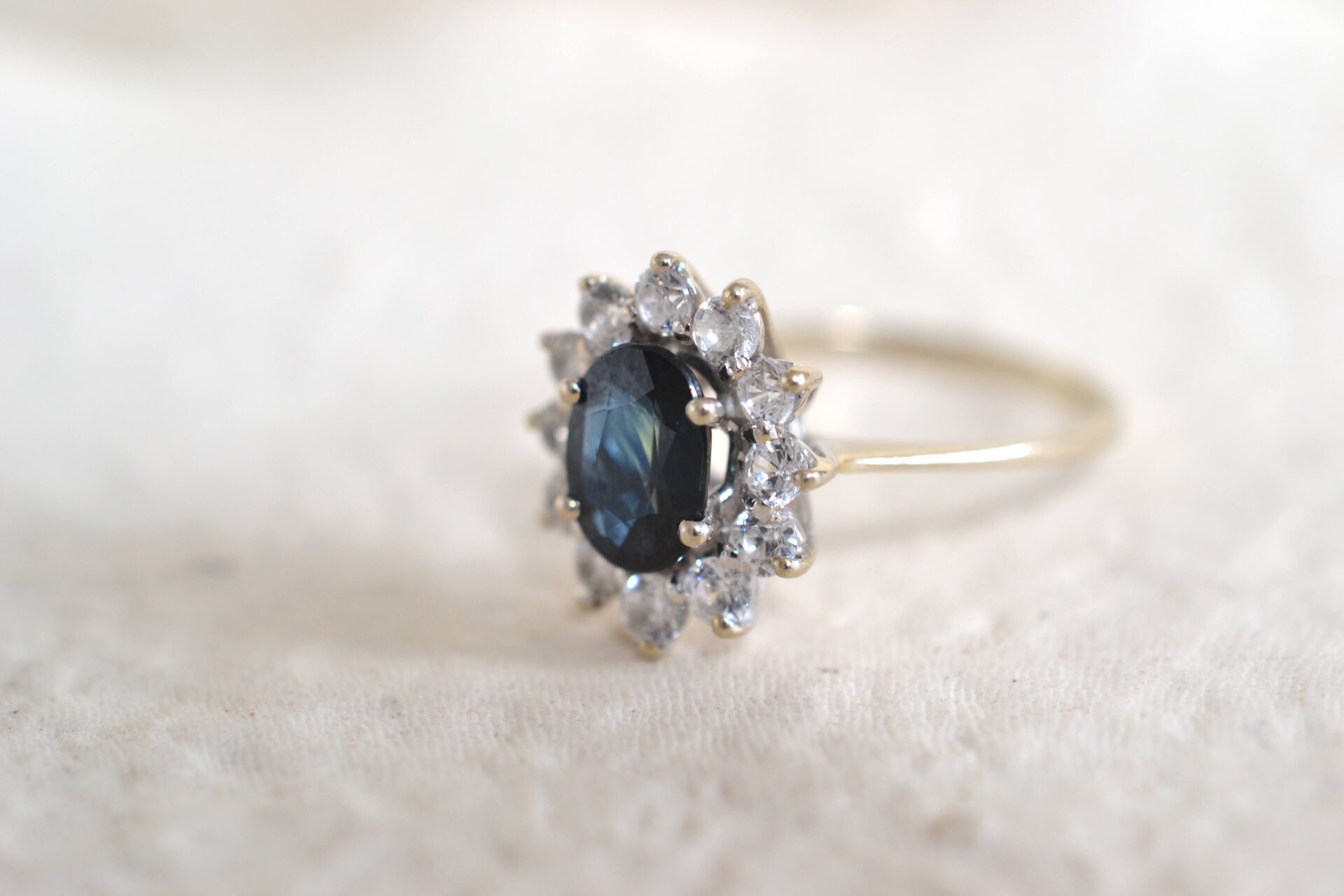 Marguerite Saphir oval