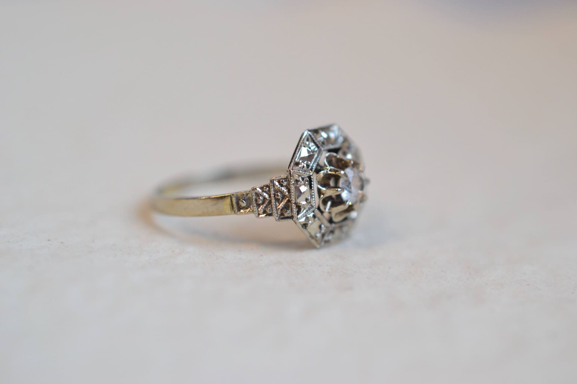 Bague fleur monture octogonale