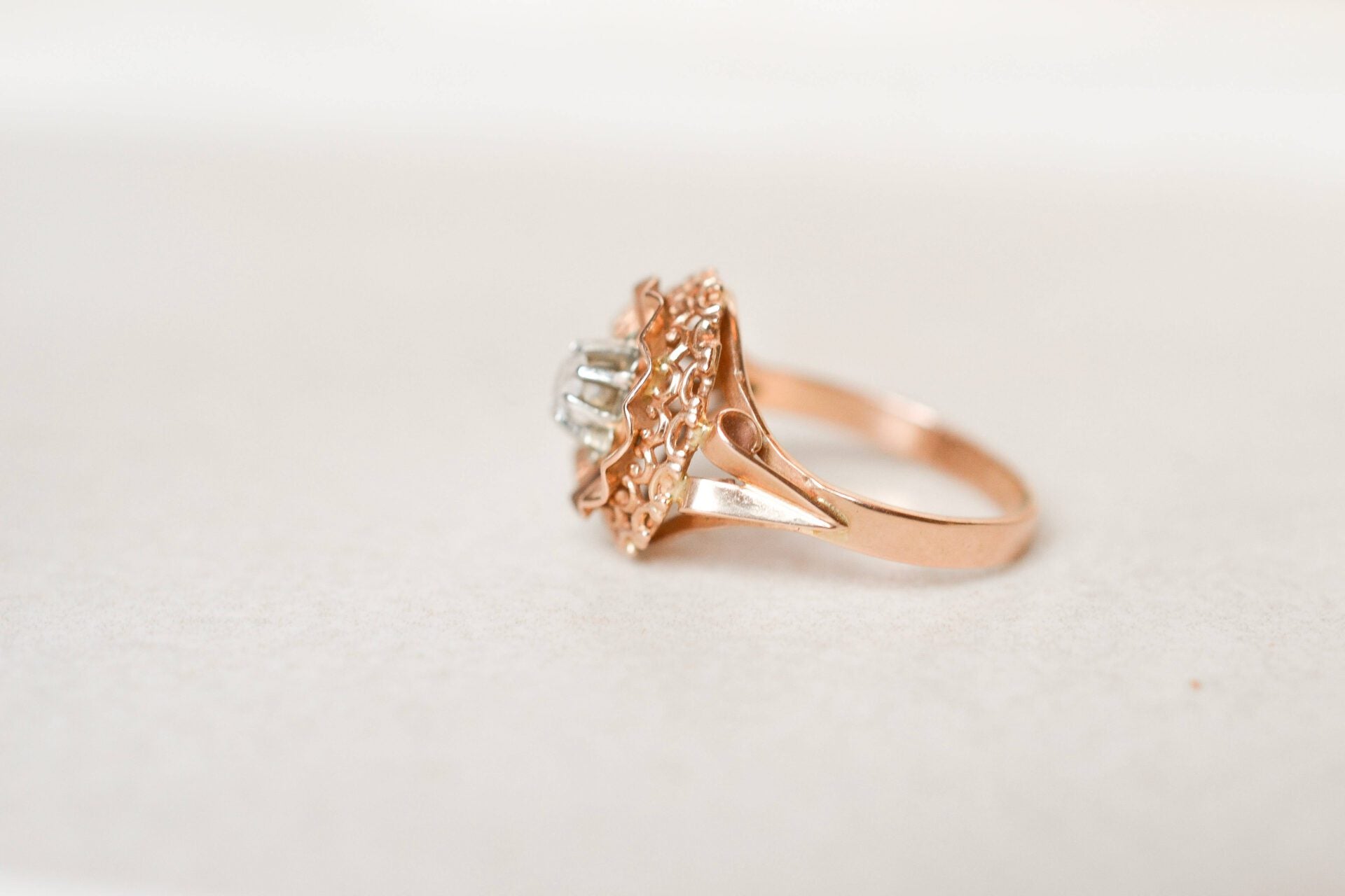 Bague Fleur milieu XXe Or rose oxyde