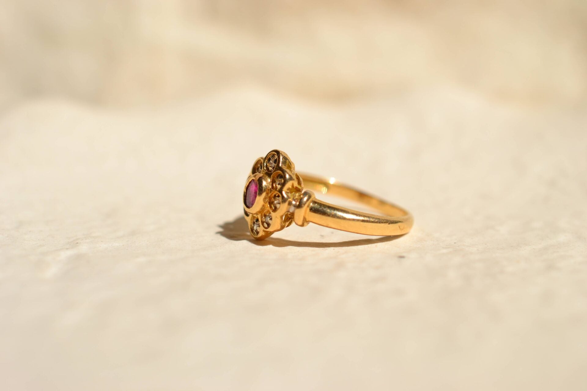 Bague fleur Rubis et Moissanites