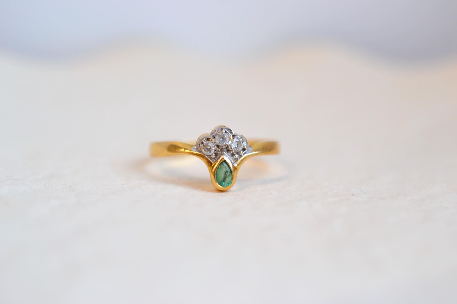 Bague forme paon Émeraude