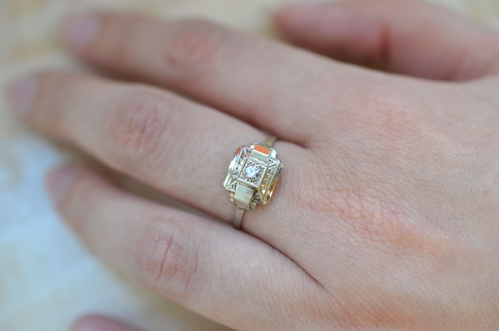 Bague géométrique Art Déco pierre blanche