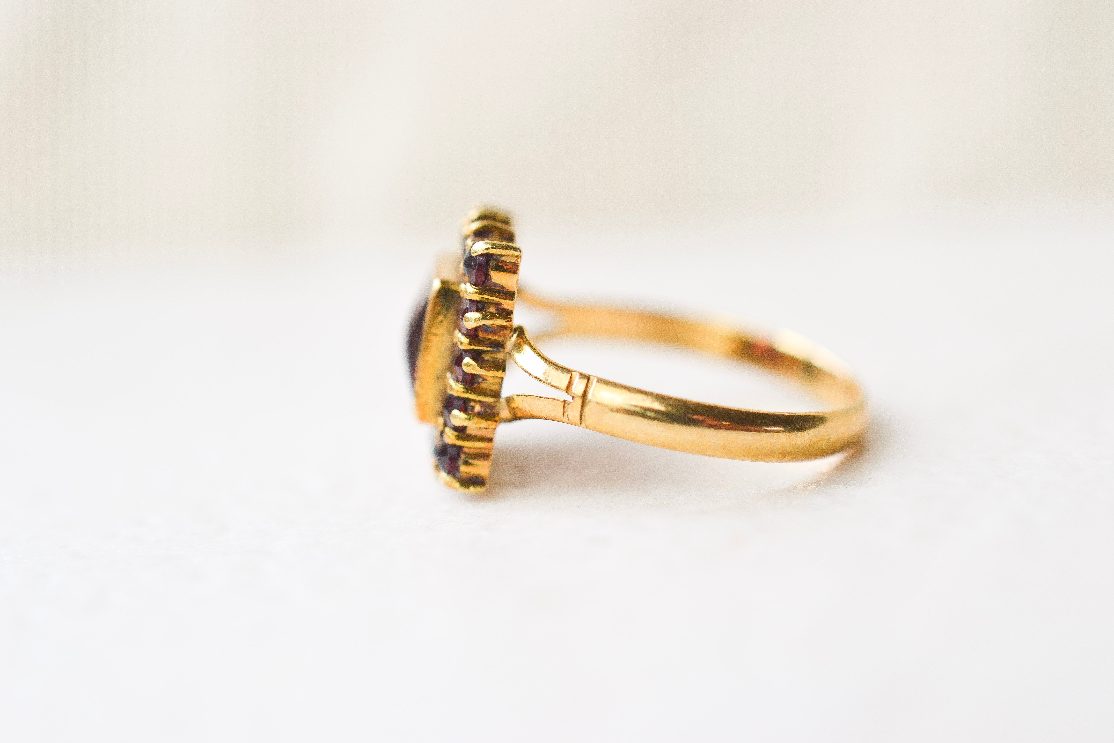 Bague carrée Grenats