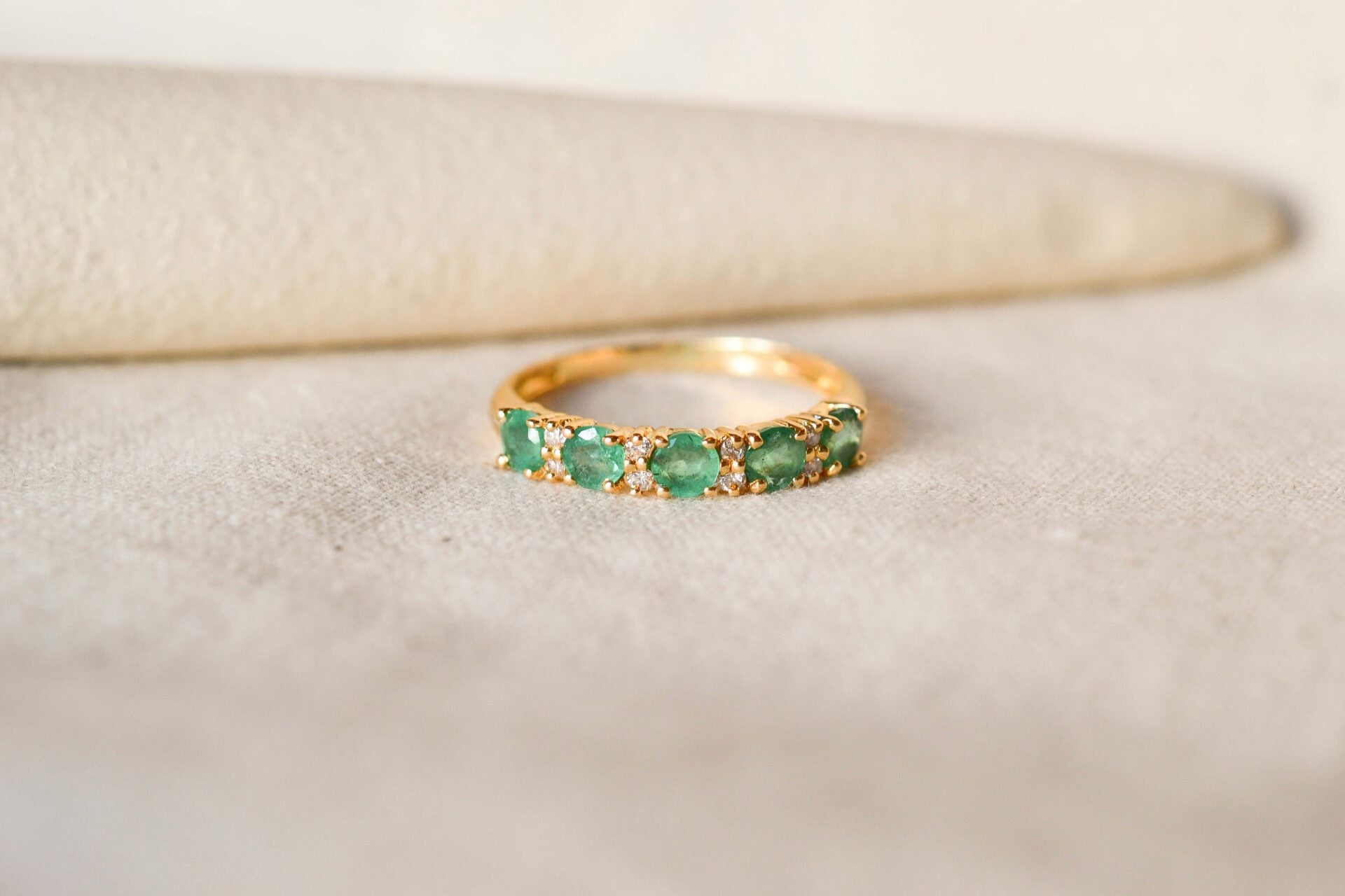 Bague jarretière Émeraudes et Diamants