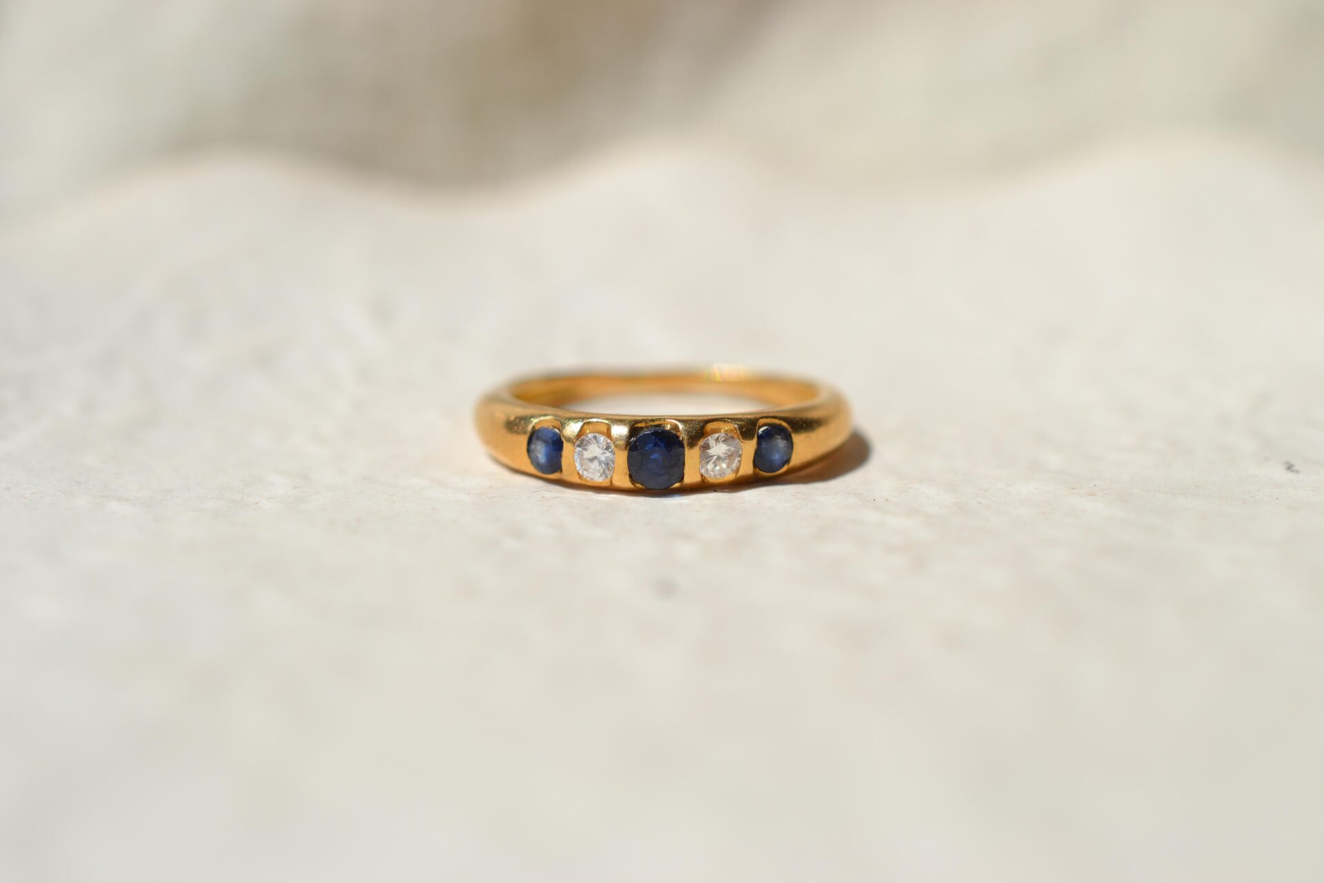 Bague jarretière Saphirs Diamants