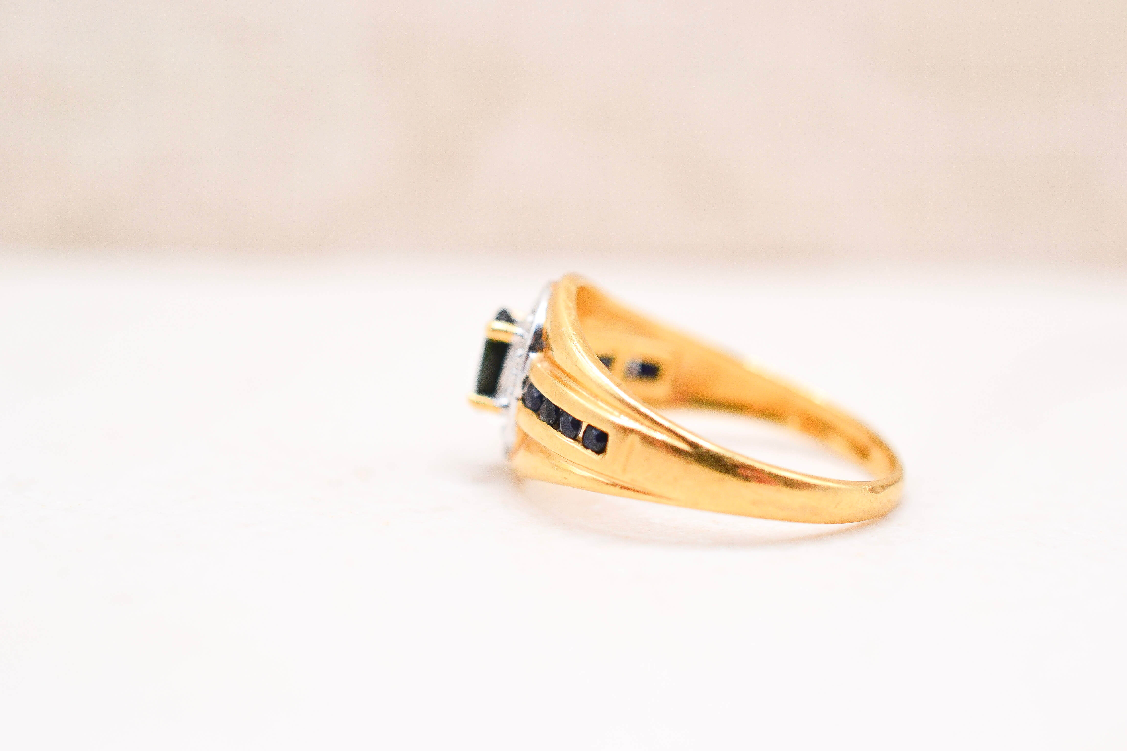 Bague style chevalière Saphir Diamants