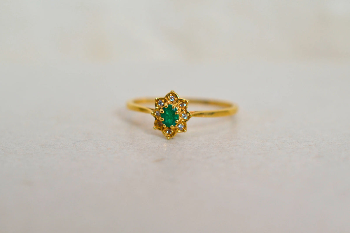 Bague Marguerite etoilee Emeraude Diamants