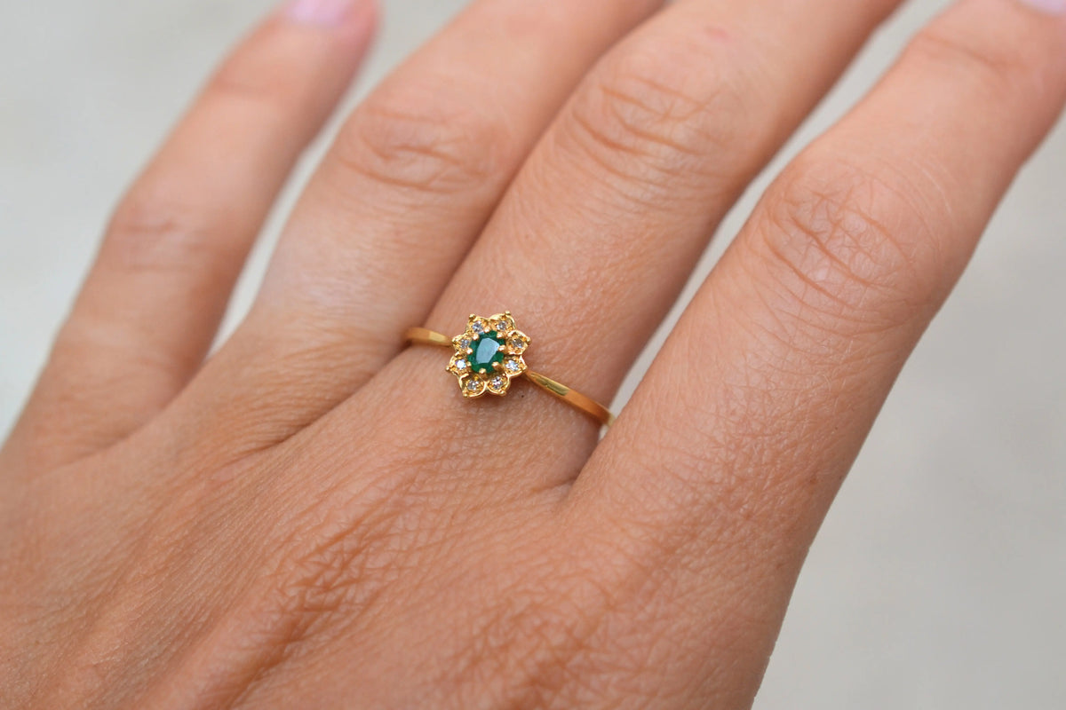 Bague Marguerite etoilee Emeraude Diamants
